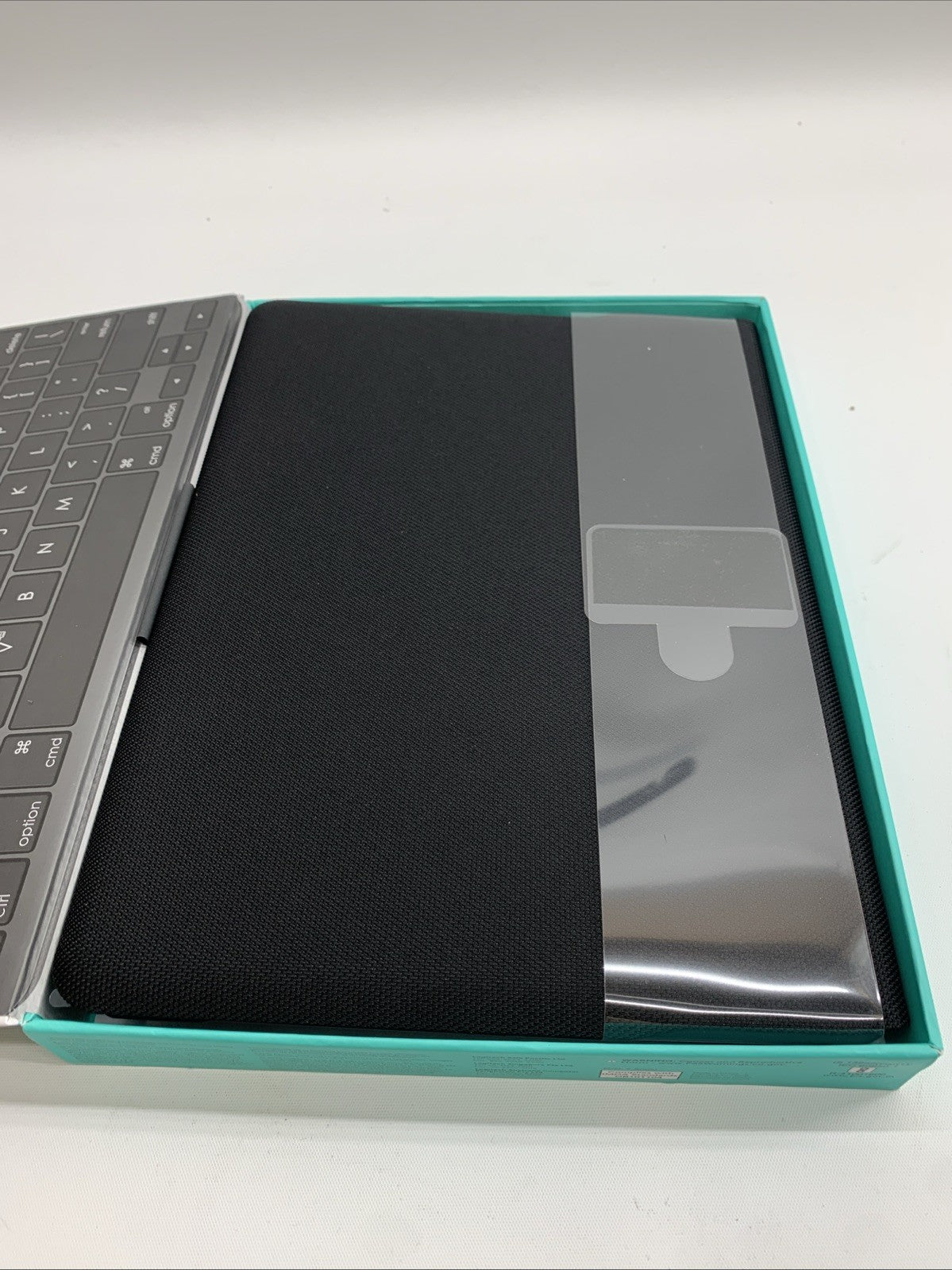 Logitech Slim Folio Keyboard/Cover Case Folio w/Bluetooth for iPad 5th/6th Gen
