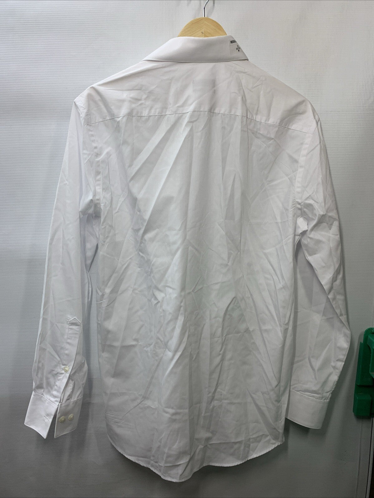 Van Heusen Mens Regular-Fit White Button Dress Shirt Size M Long Sleeve Collared