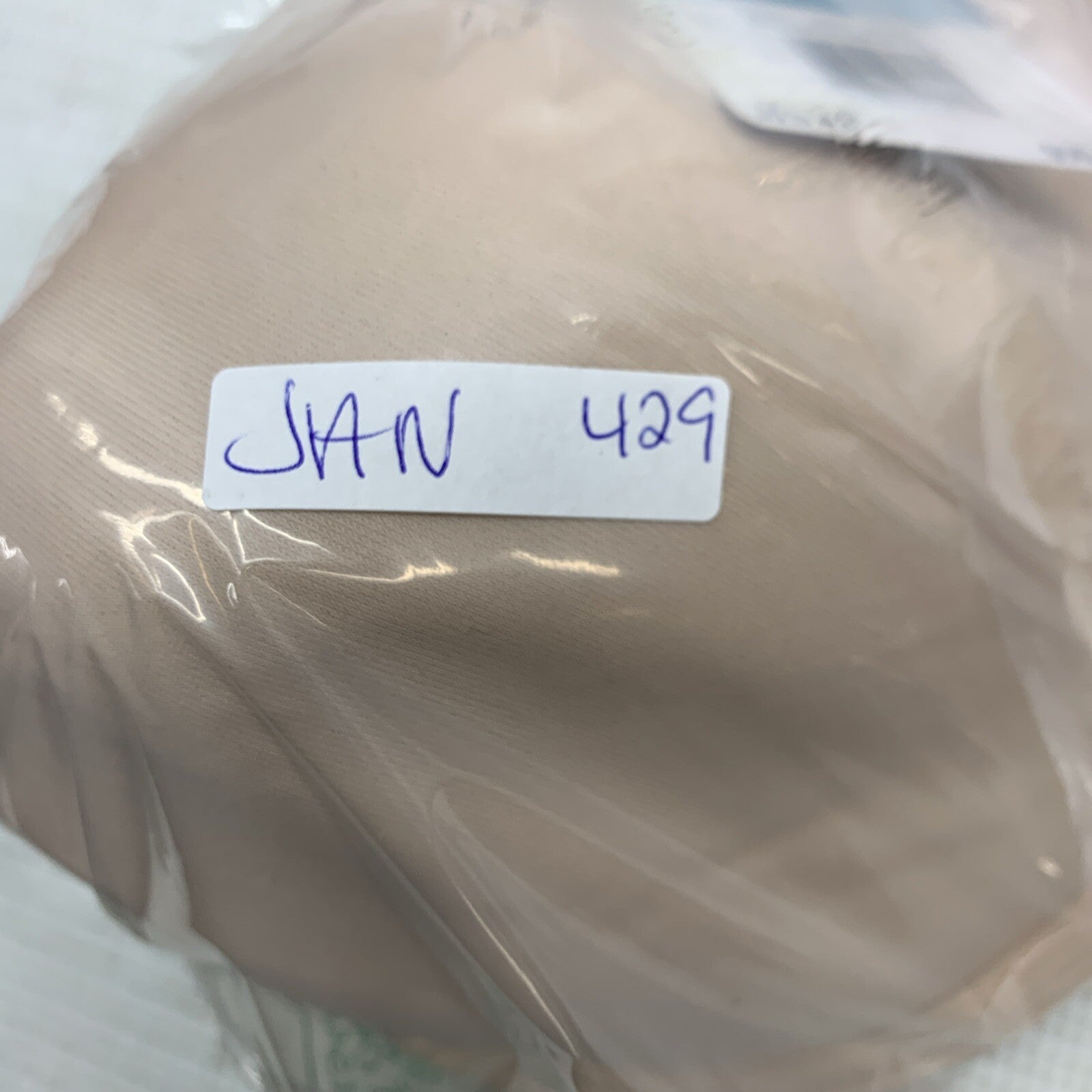 Vanity Fair Beauty Back Underwire Smoothing Convertible Strapless Bra 42DDD Nude