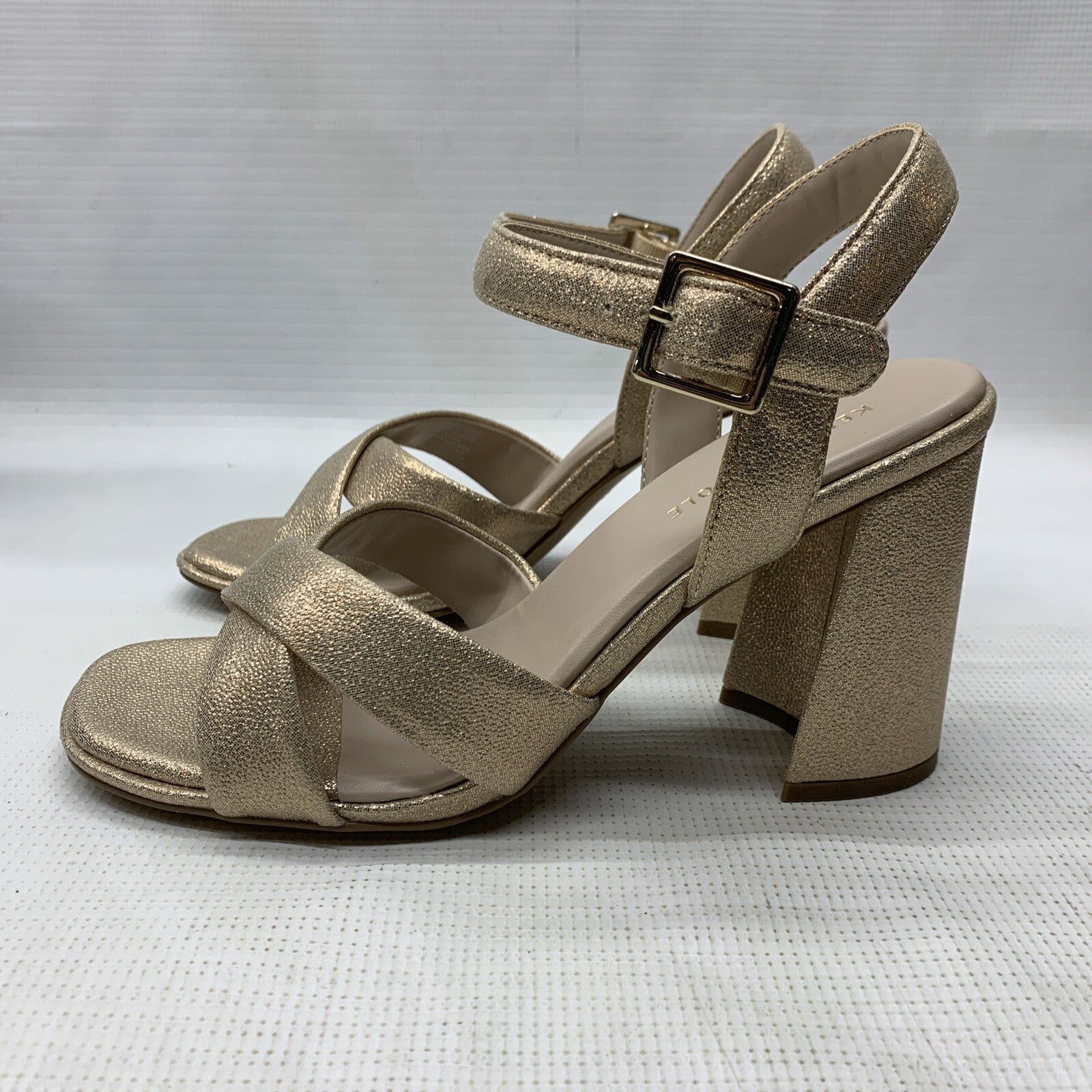 Kenneth Cole New York Women's Lessia Wedge Heeled Sandal Size 8.5 Light Gold