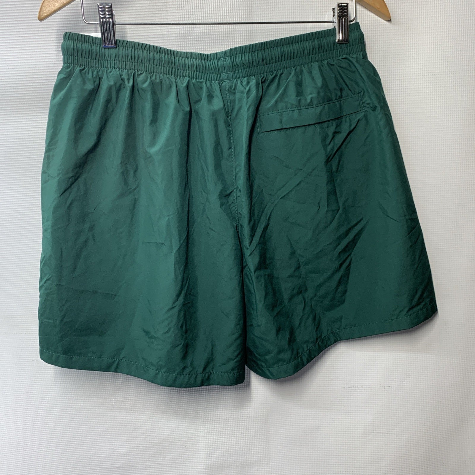 Under Armour Icon Size Large Mens Volley Shorts Green with Pockets Drawstring
