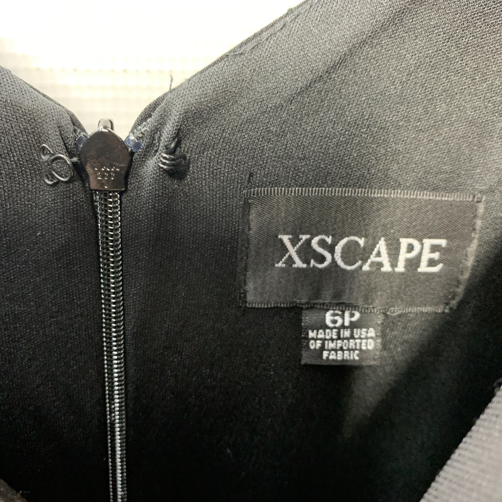 Xscape Sheer Matte Jersey Lace V-Neck Floral Appliques Floor Length Dress 6P