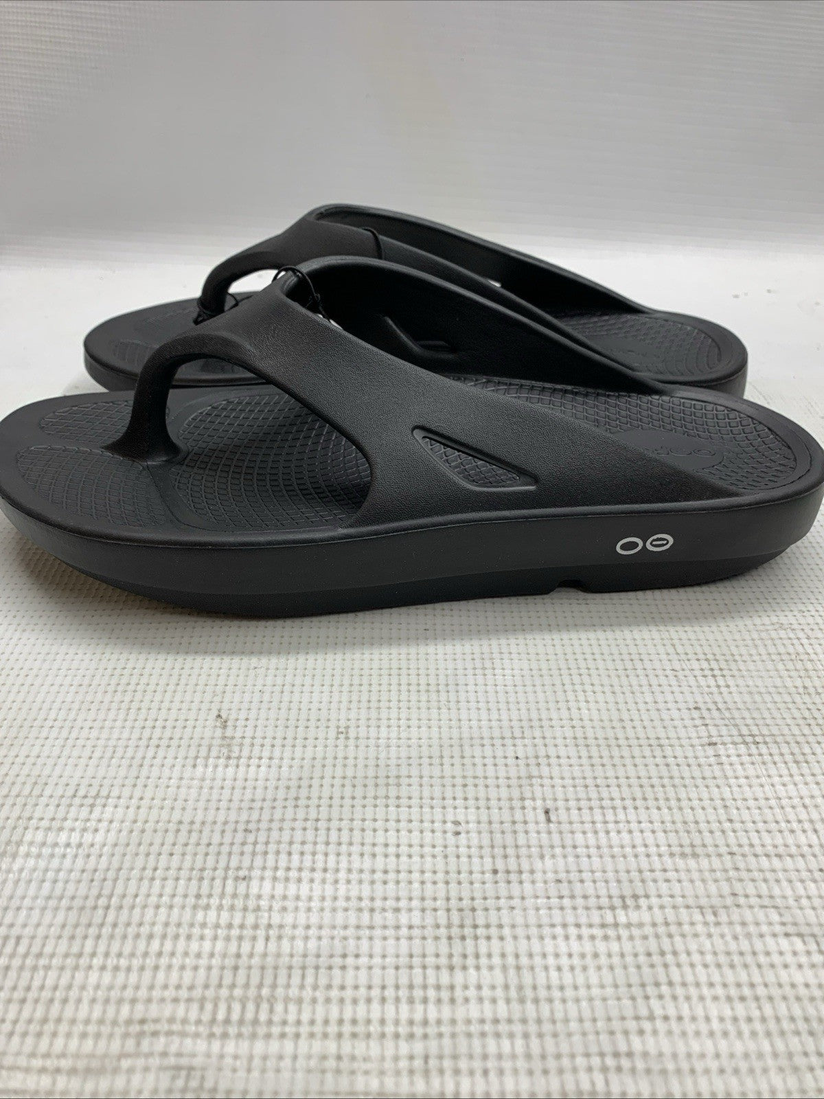 OOFOS OOmega Women's Thong Sandal Black 100% Original Size 11 Slip-on Footwear