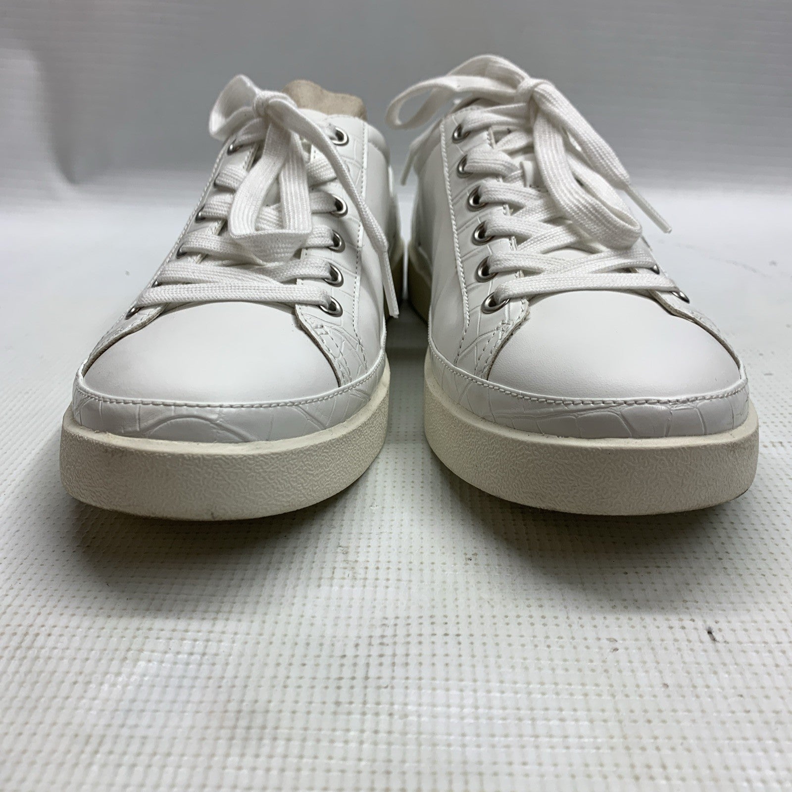 Vionic Womens Winny White Fashion Sneakers Size 9 Casual Comfort Shoes Lace-up