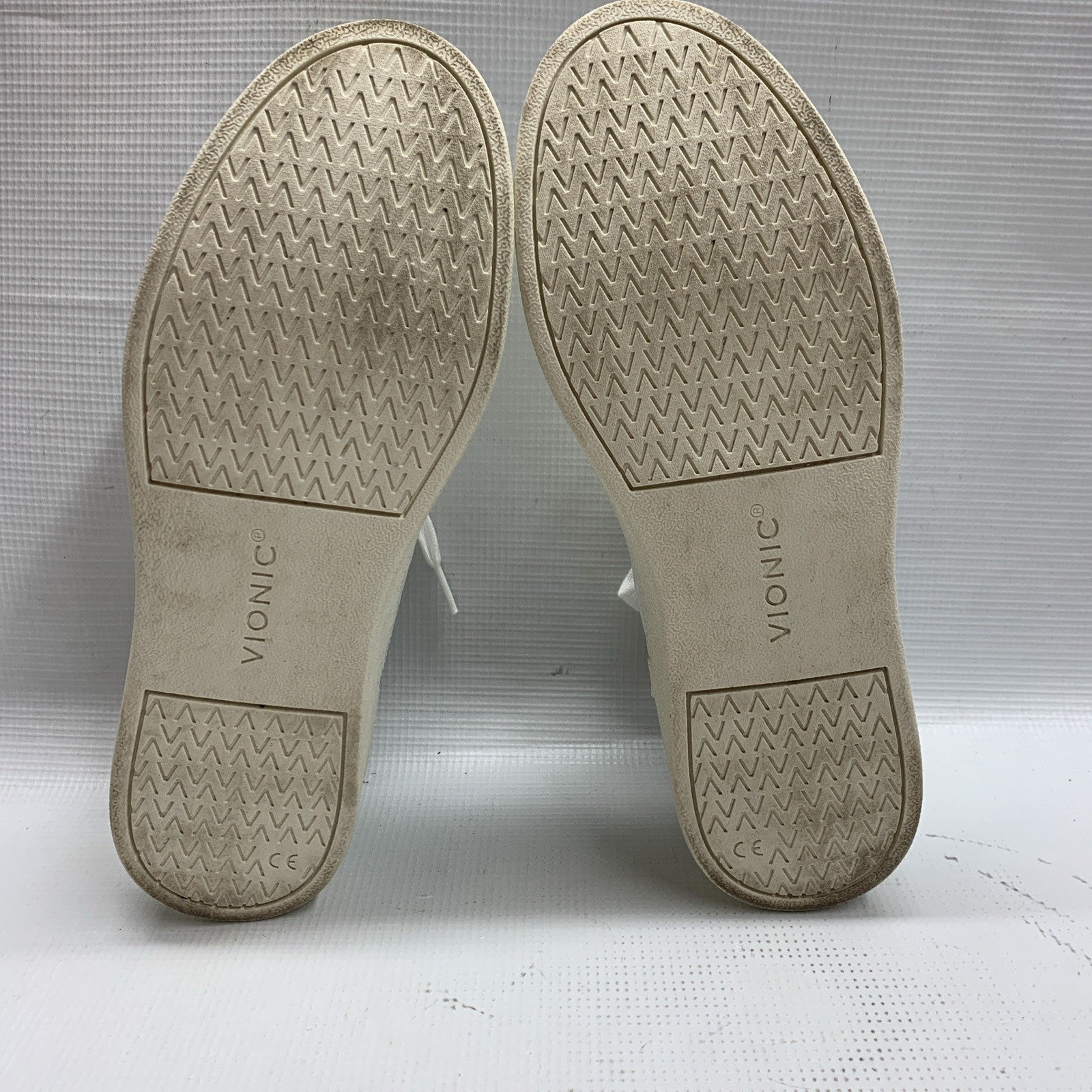 Vionic Womens Winny White Fashion Sneakers Size 9 Casual Comfort Shoes Lace-up