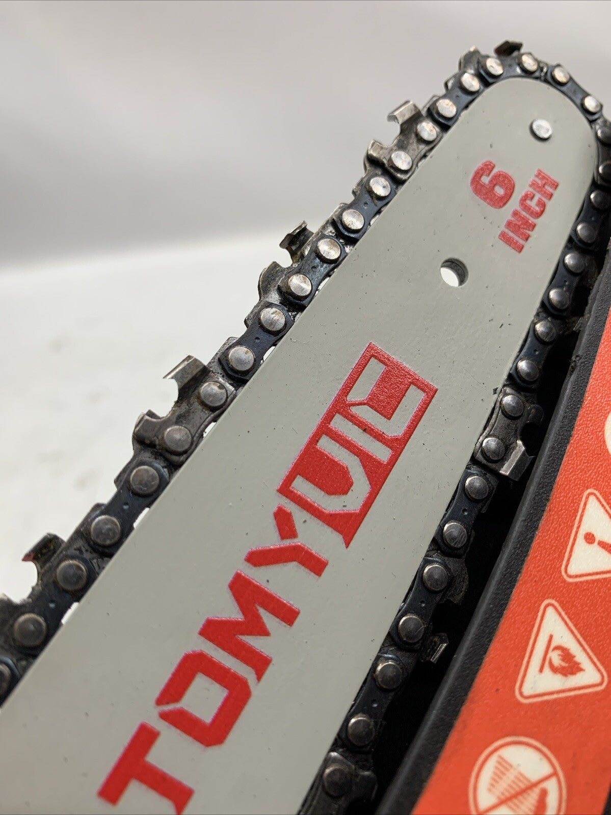 Mini Chainsaw 6 Inch Cordless, Light Electric Small Handheld Chainsaw TY-601 21V