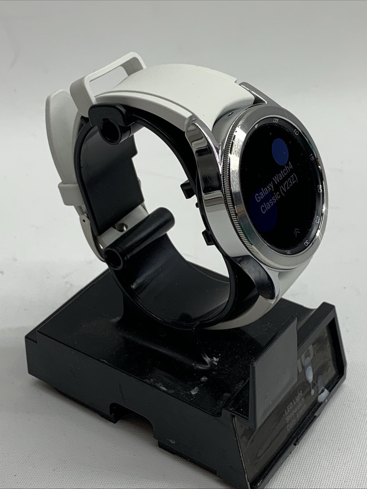 Samsung Galaxy Watch 4 Classic 42mm Smartwatch Bluetooth Silver R880 Small/Med