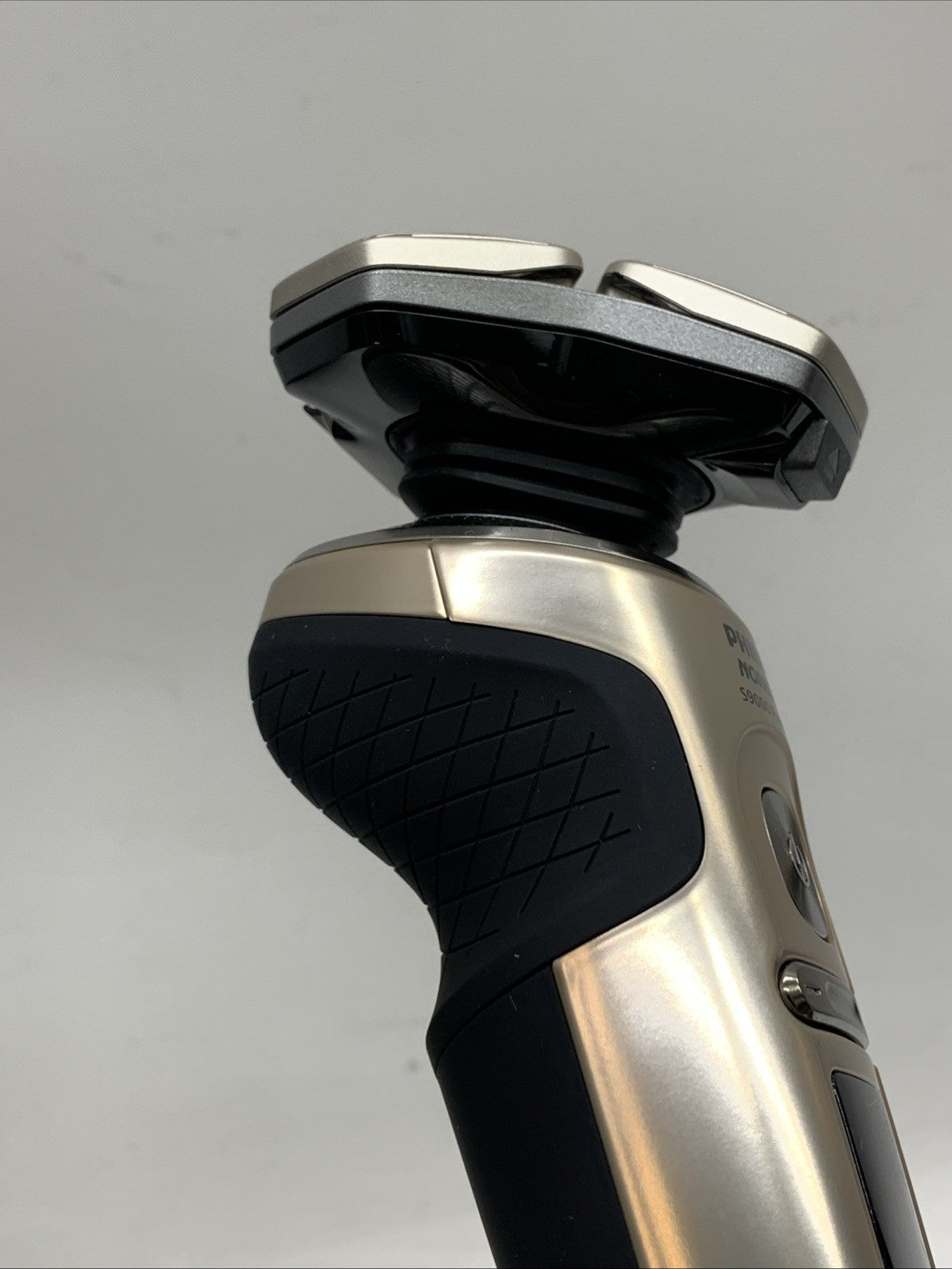 Philips Norelco S9000 Prestige Rechargeable Wet & Dry Electric Rotary Shaver