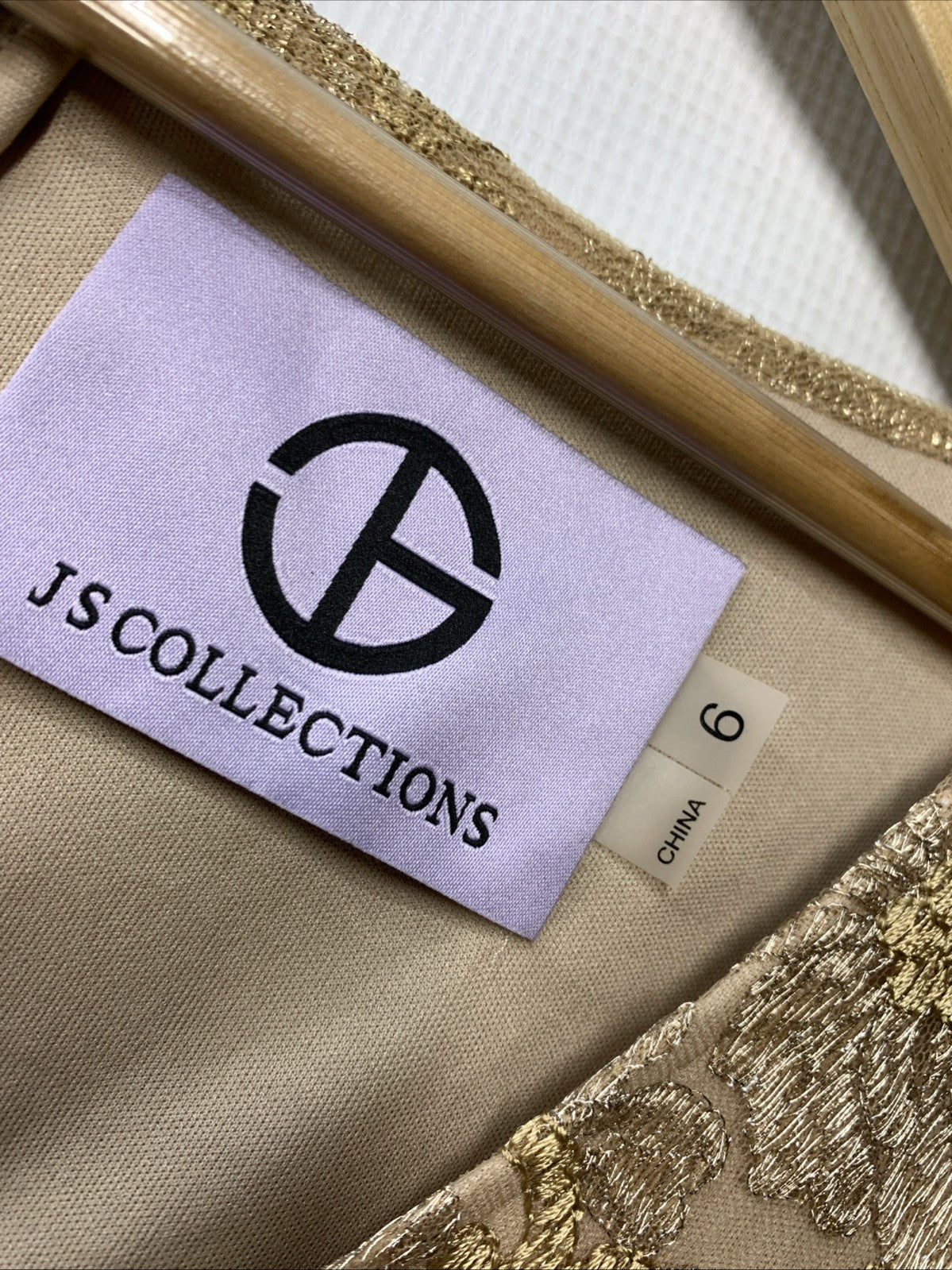 JS Collections Women's Brynlee Flutter Column Gown 8618642 Size 6 Flutter sleeve