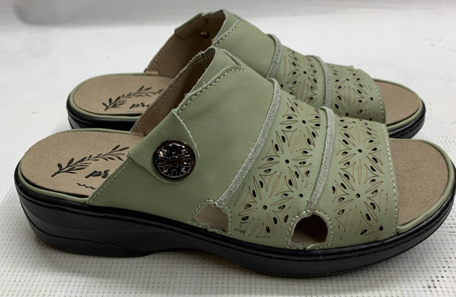 Propet Gertie CutOuts Slide Women's Green Casual 6 Sandals Green WSO041L Slip-on