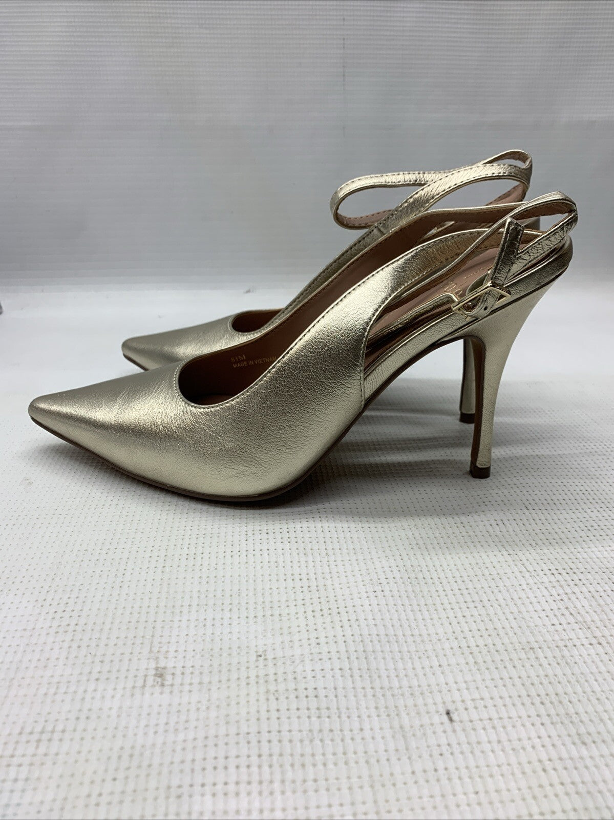 Linea Paolo Women's Chantal Slingback Heels Shoes Size 8.5M Gold Pointed Toe