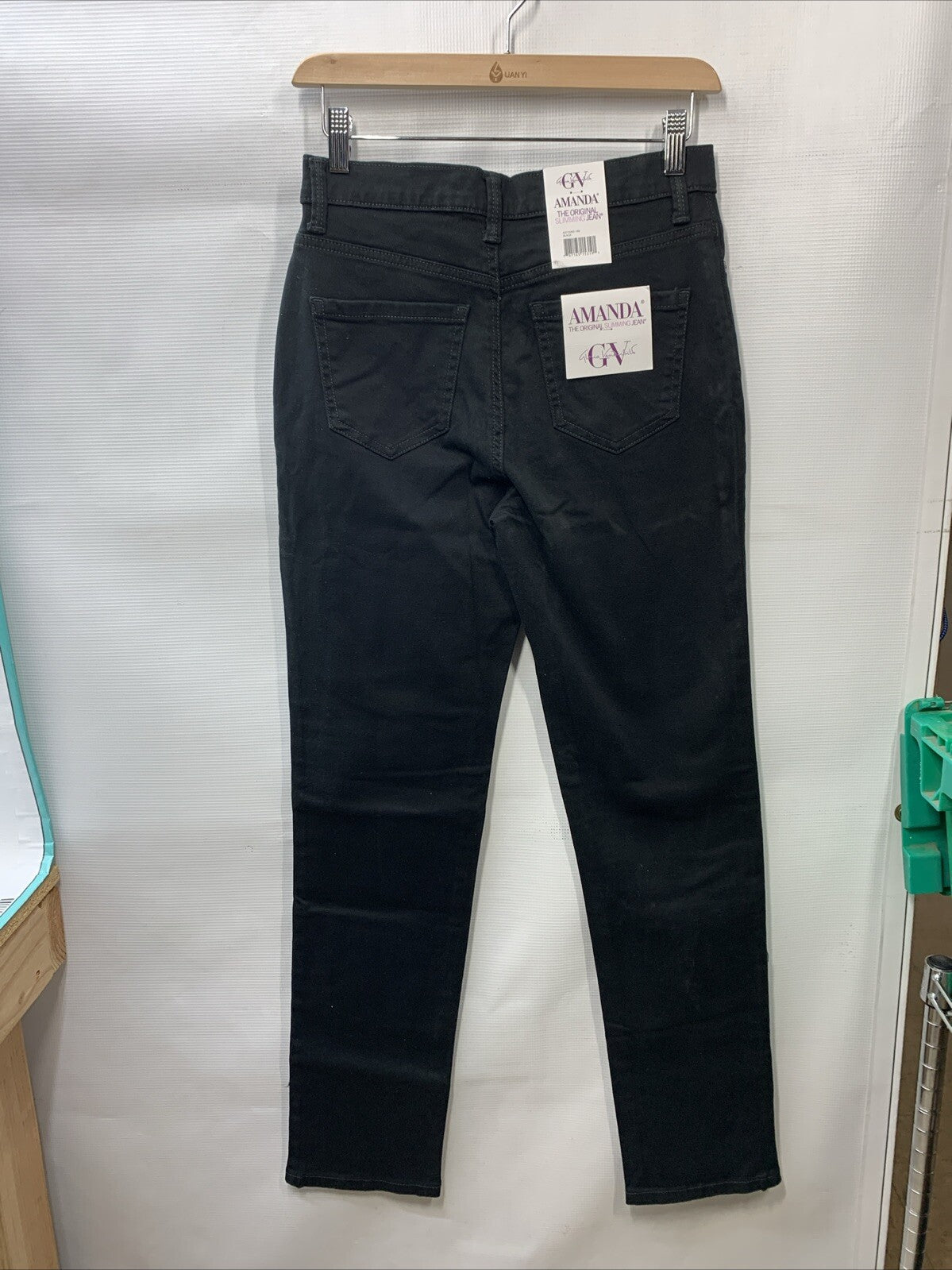 Gloria Vanderbilt Black Denim AMANDA Straight Leg Cotton Blend Size 4 Long Pants