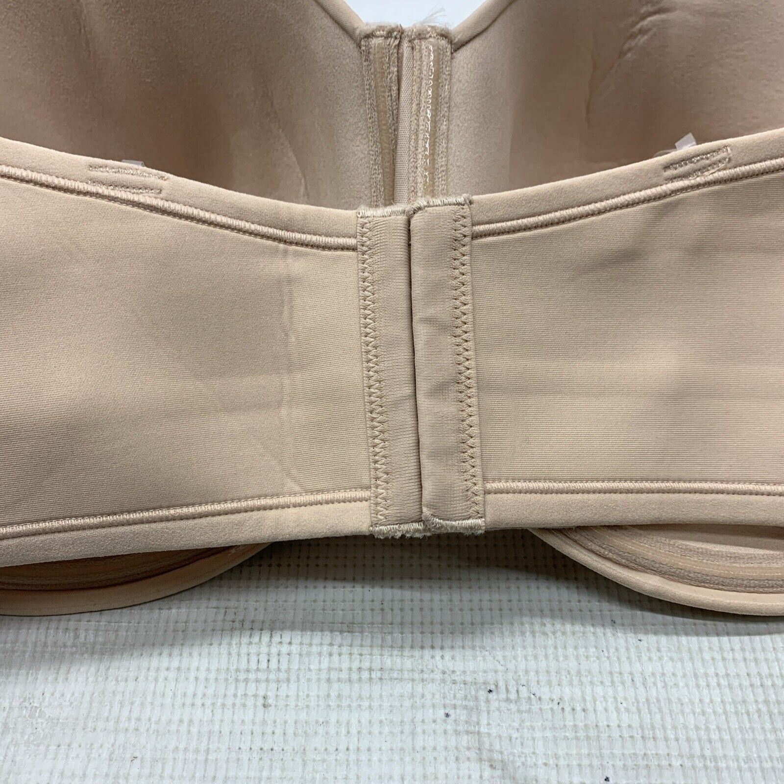 Vanity Fair Beauty Back Underwire Smoothing Convertible Strapless Bra 42DDD Nude