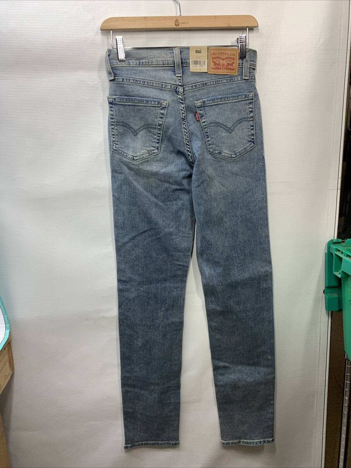 Levi's Women's 724 High Rise Straight Jeans Size 25x32 Long Pants Stellar Stretc