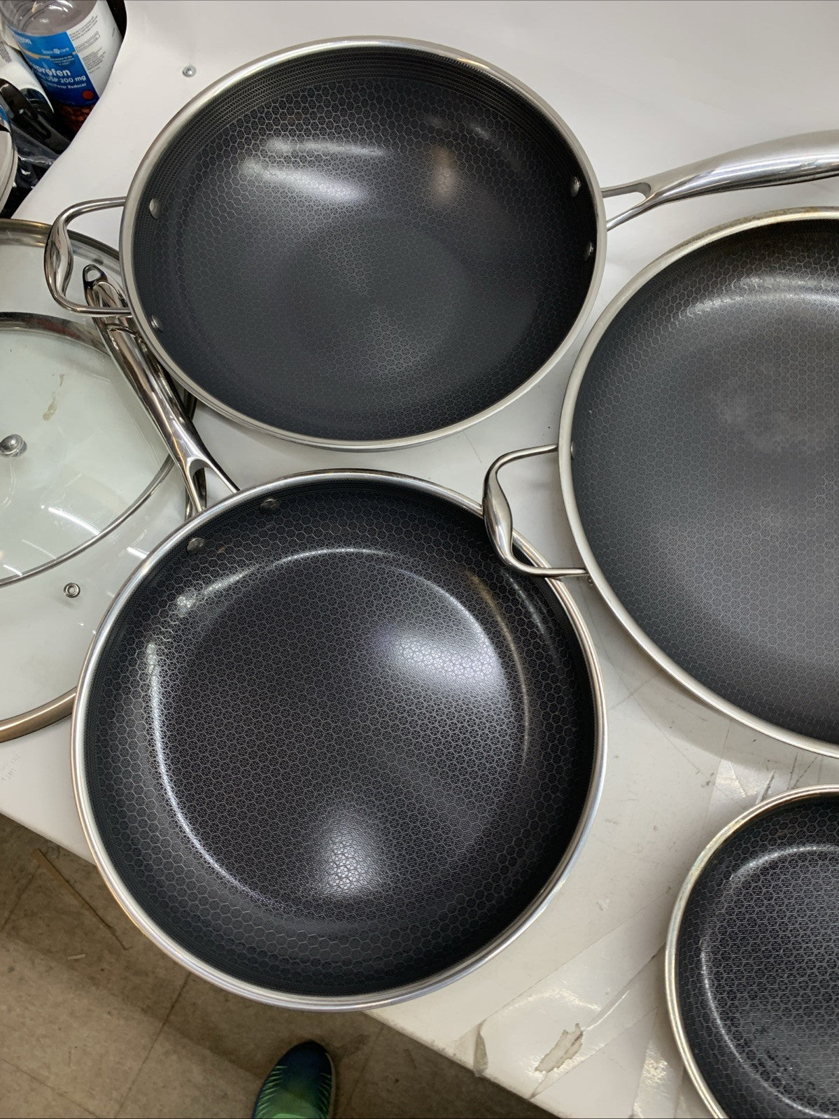 HexClad Hybrid Nonstick 16 Piece Cookware Set, 2, 3, and 8 Quart Pots with Lids