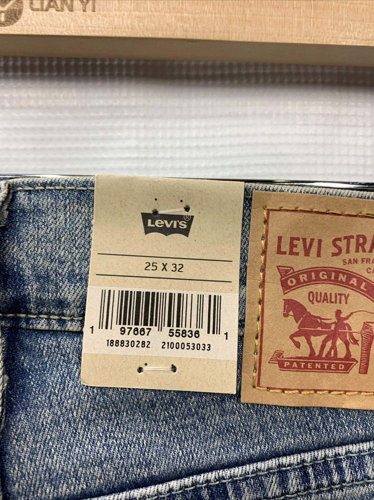 Levi's Women's 724 High Rise Straight Jeans Size 25x32 Long Pants Stellar Stretc