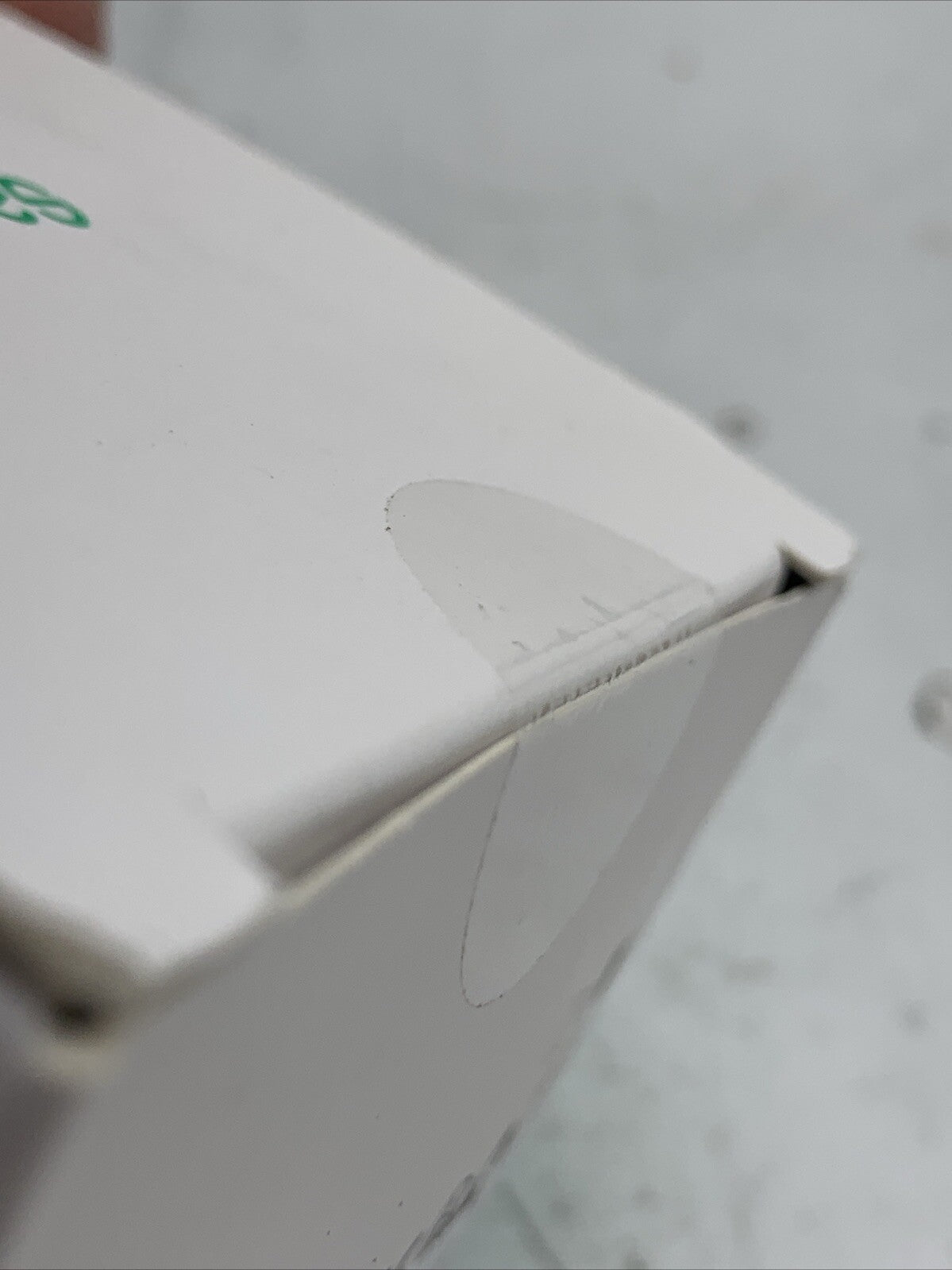 Winees M3+ 4MP Indoor/Outdoor Home Security Camera White with 4CCT Spotlight