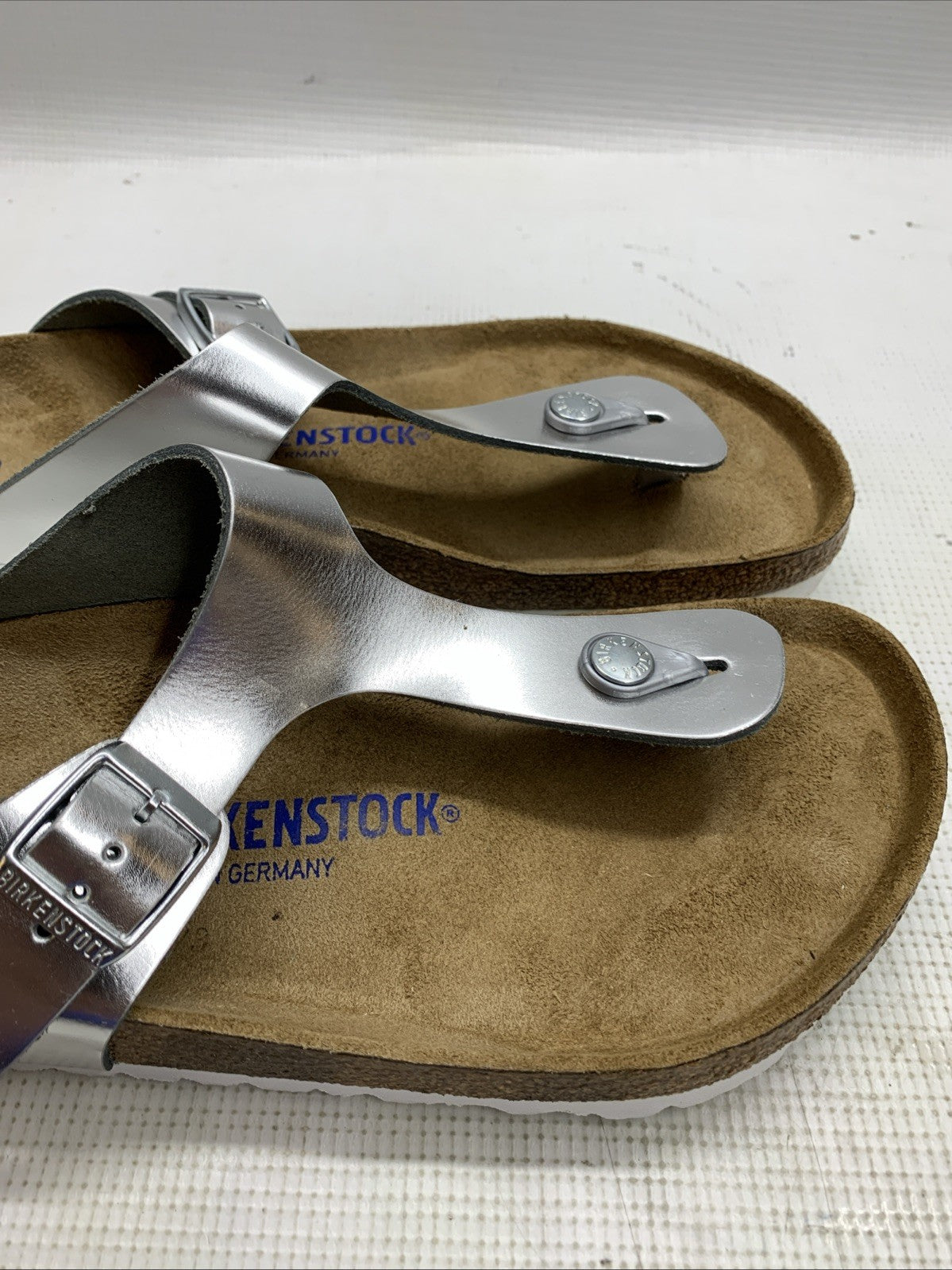 Birkenstock Women's Flip Flop Flo Metallic Sliver Size 10 Slip-on Thong Sandals