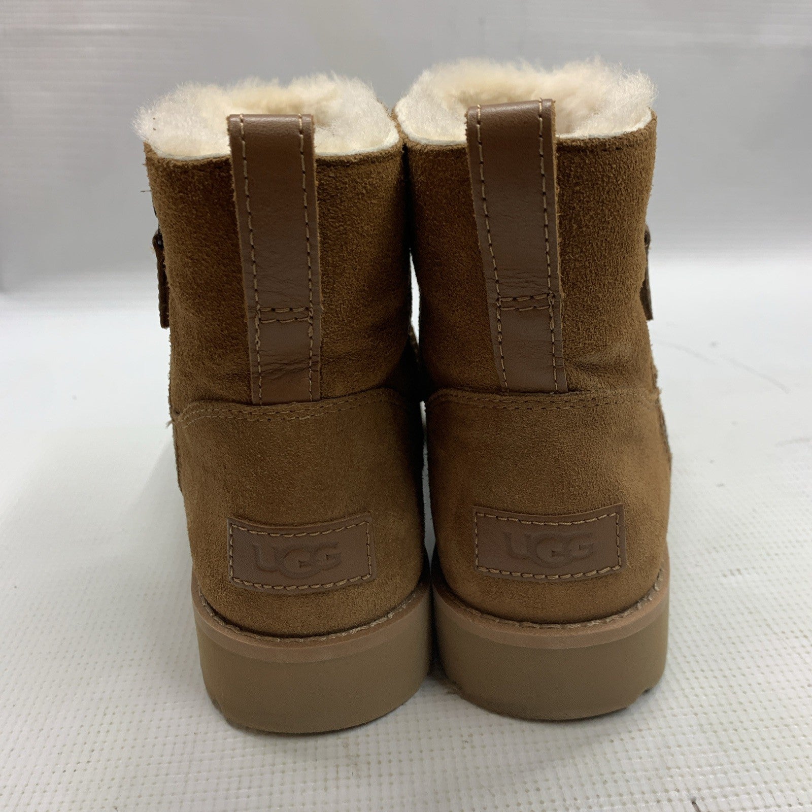 UGG Mini Big Kids Classic Boots in Brown Chestnut Size 5 K/1157732K Side Zip