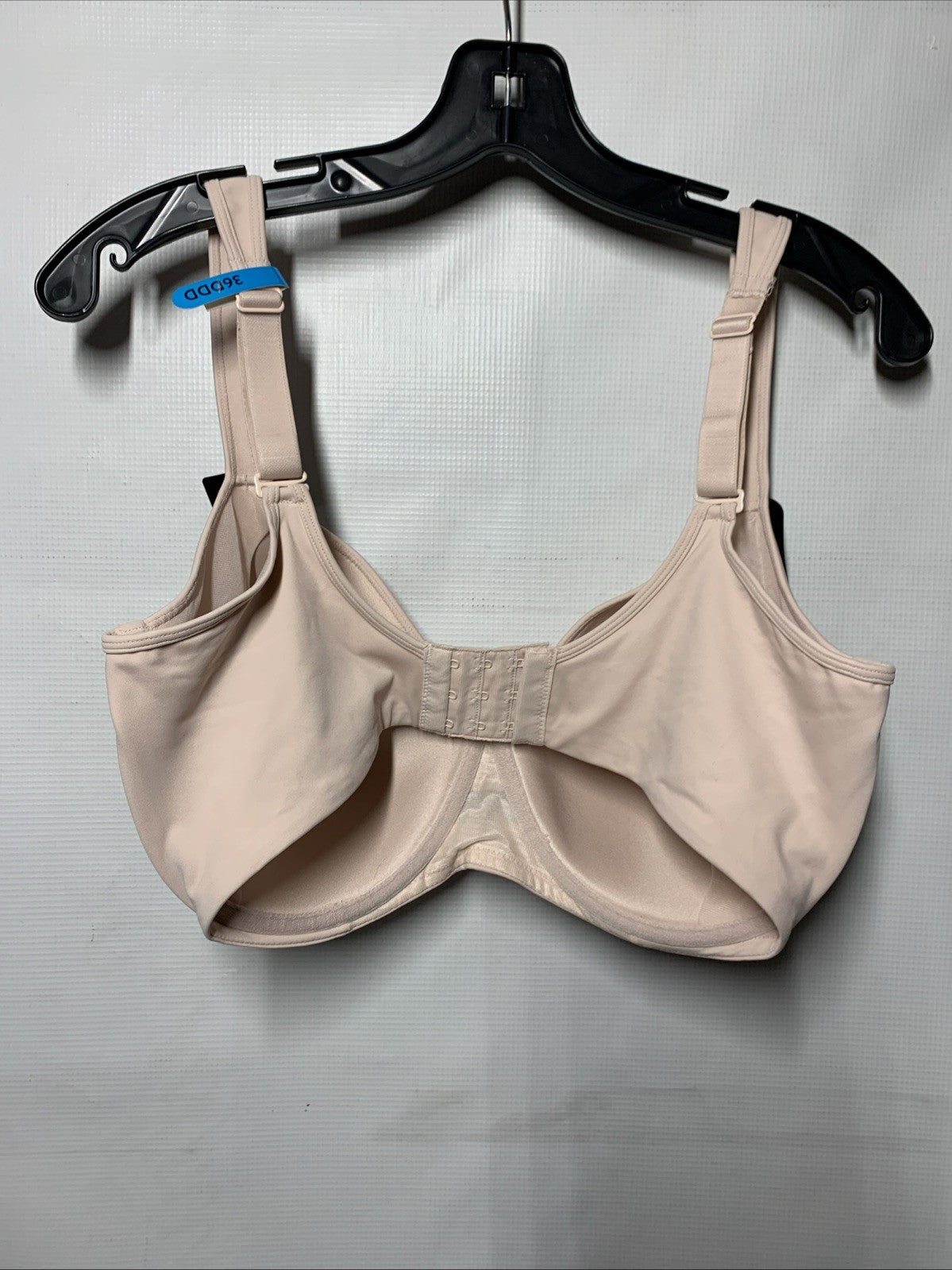 Bali DF3490 Passion for Comfort breathable minimizer underwire bra in size 36DDD, featuring smooth fabric and supportive design.