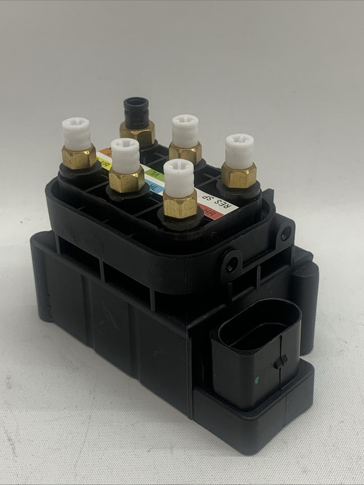 Air Suspension Valve Block For Mercedes Benz GL350 450 550 ML250 S400 2123200358