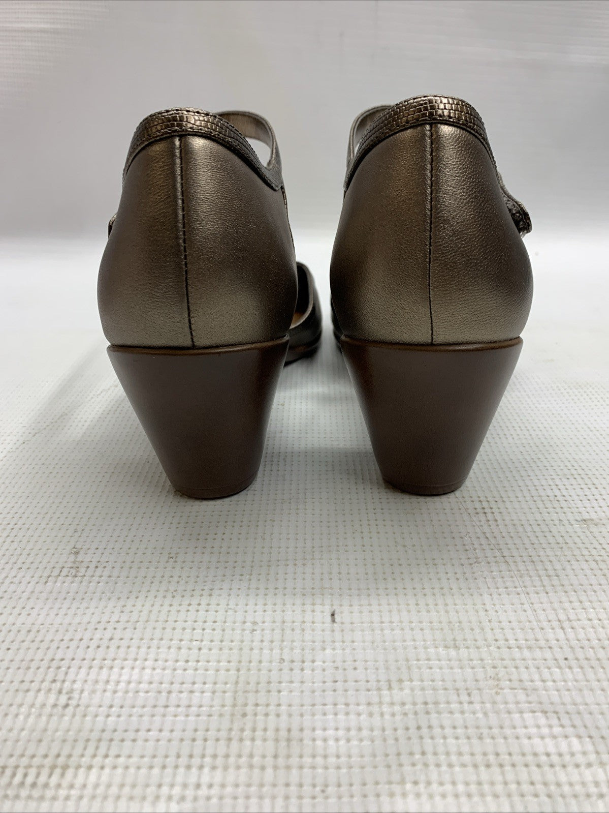 Easy Spirit Women's Cara Pump Bronze 750 Sz 10M T-Strap Upper Mid Heeled Sandal