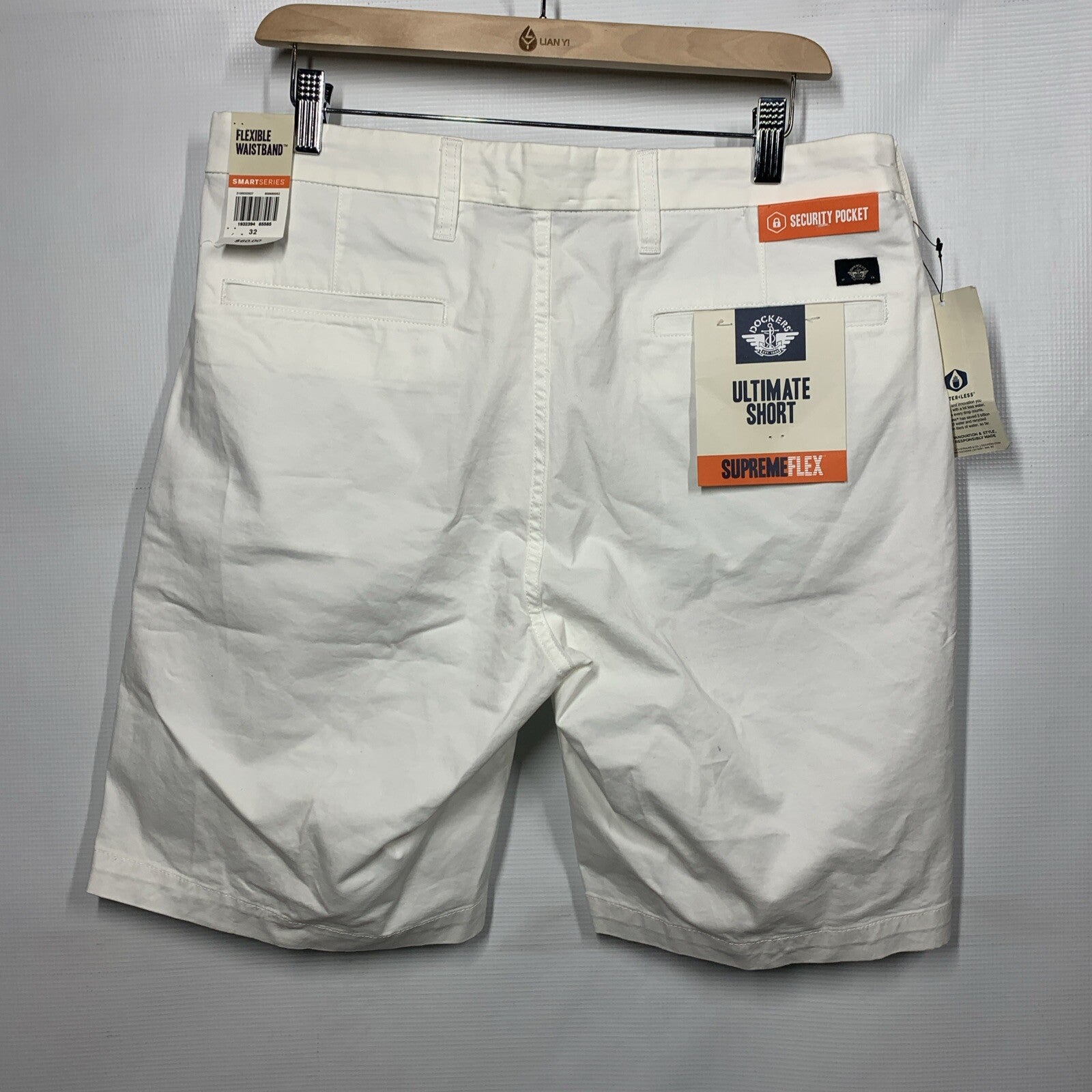 Dockers Men's Ultimate Short Fit Supreme Flex Flexible Waistband Size 32 White