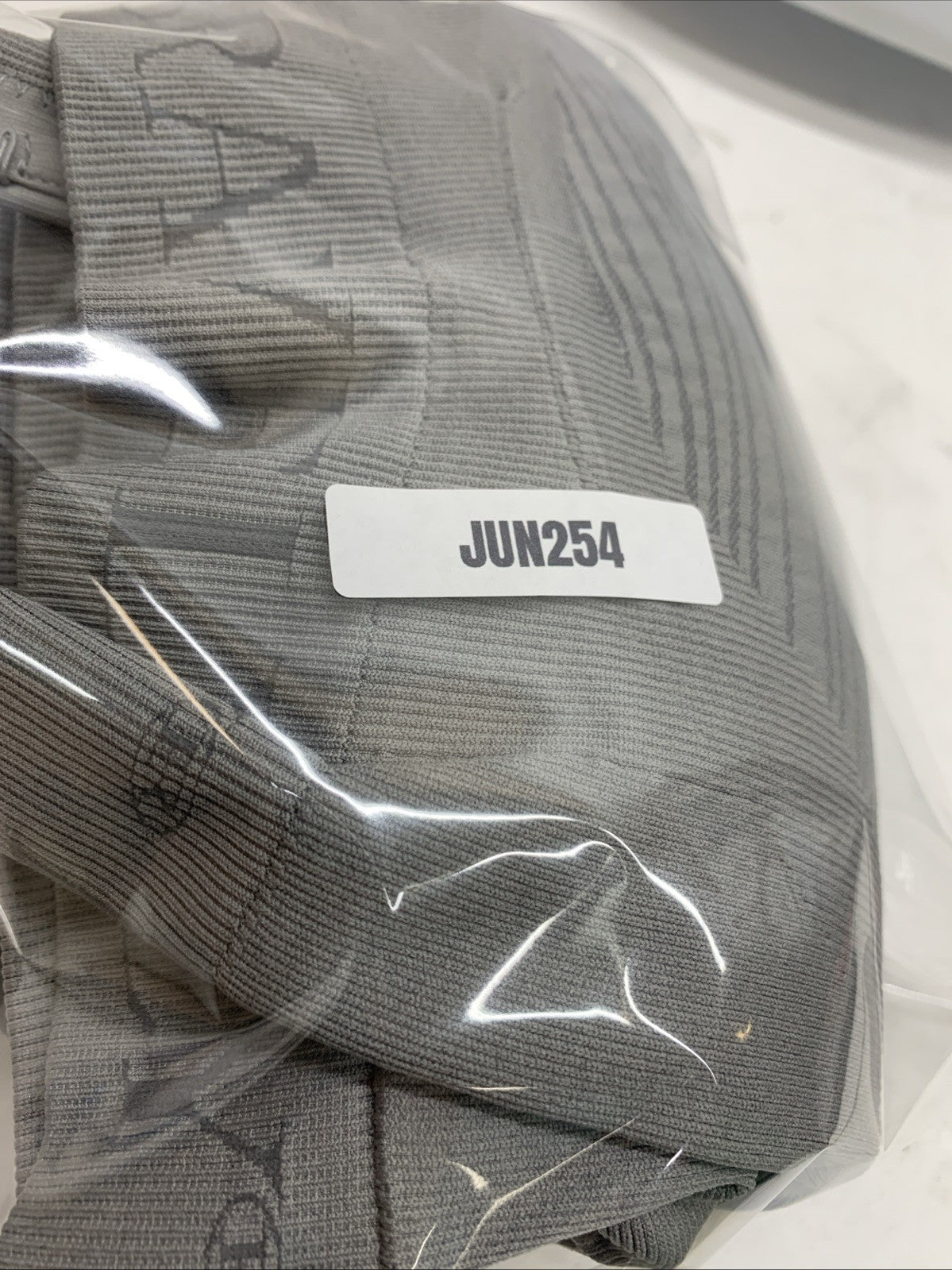 Kindred Bravely Gray Hands Free Pumping & Nursing Sports Bra Size XL Seamless