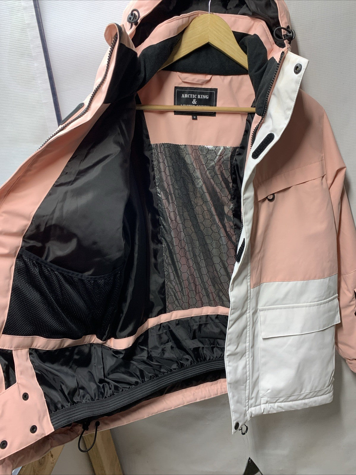 Attic Queen Winter Waterproof Skiing Jacket w/Hood & Pocket Size M Long Sleeve