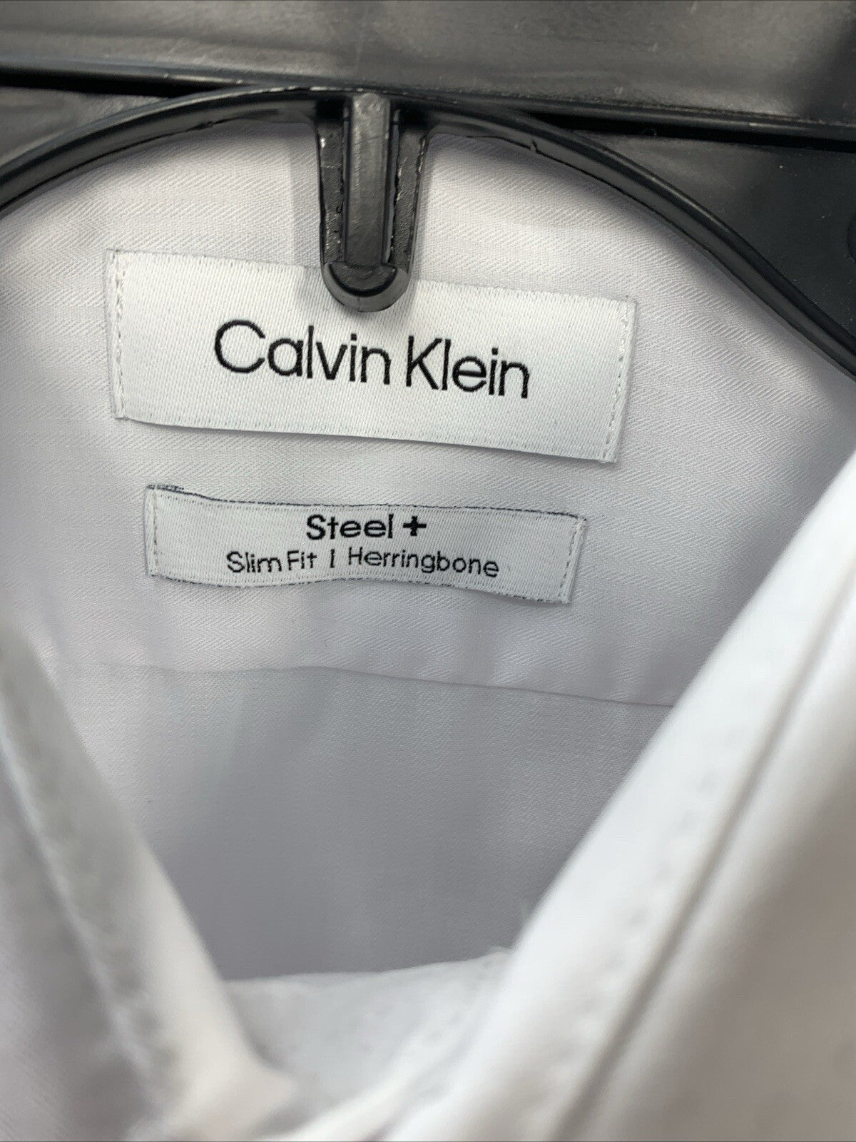 Calvin Klein Men Slim-Fit White Herringbone Non-Iron Dress Shirt Size 14.5 32/33