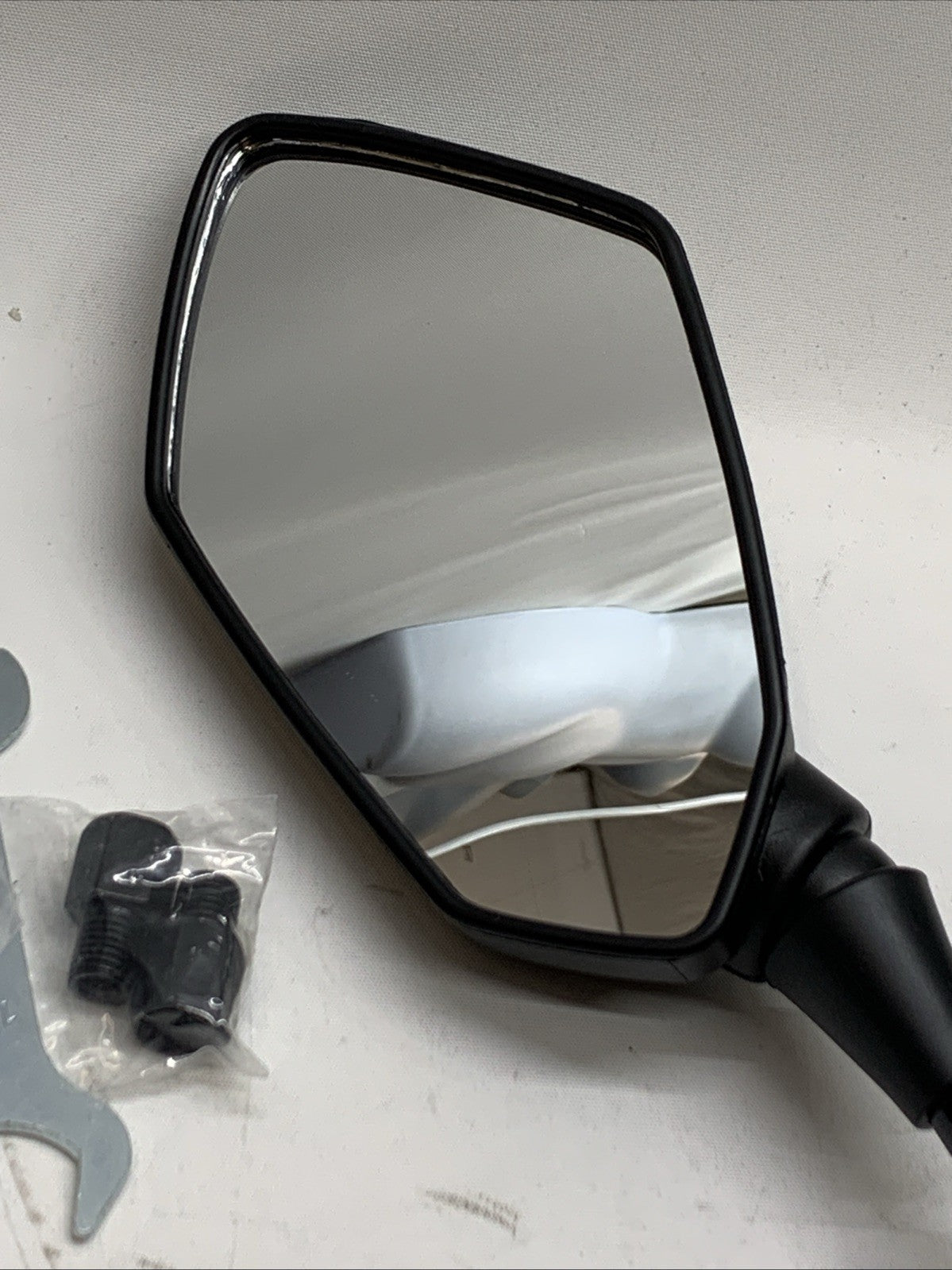 MAMIKO Universal Motorcycle Rear View Mirrors for M8 M10 Threaded Bolt Double Ta