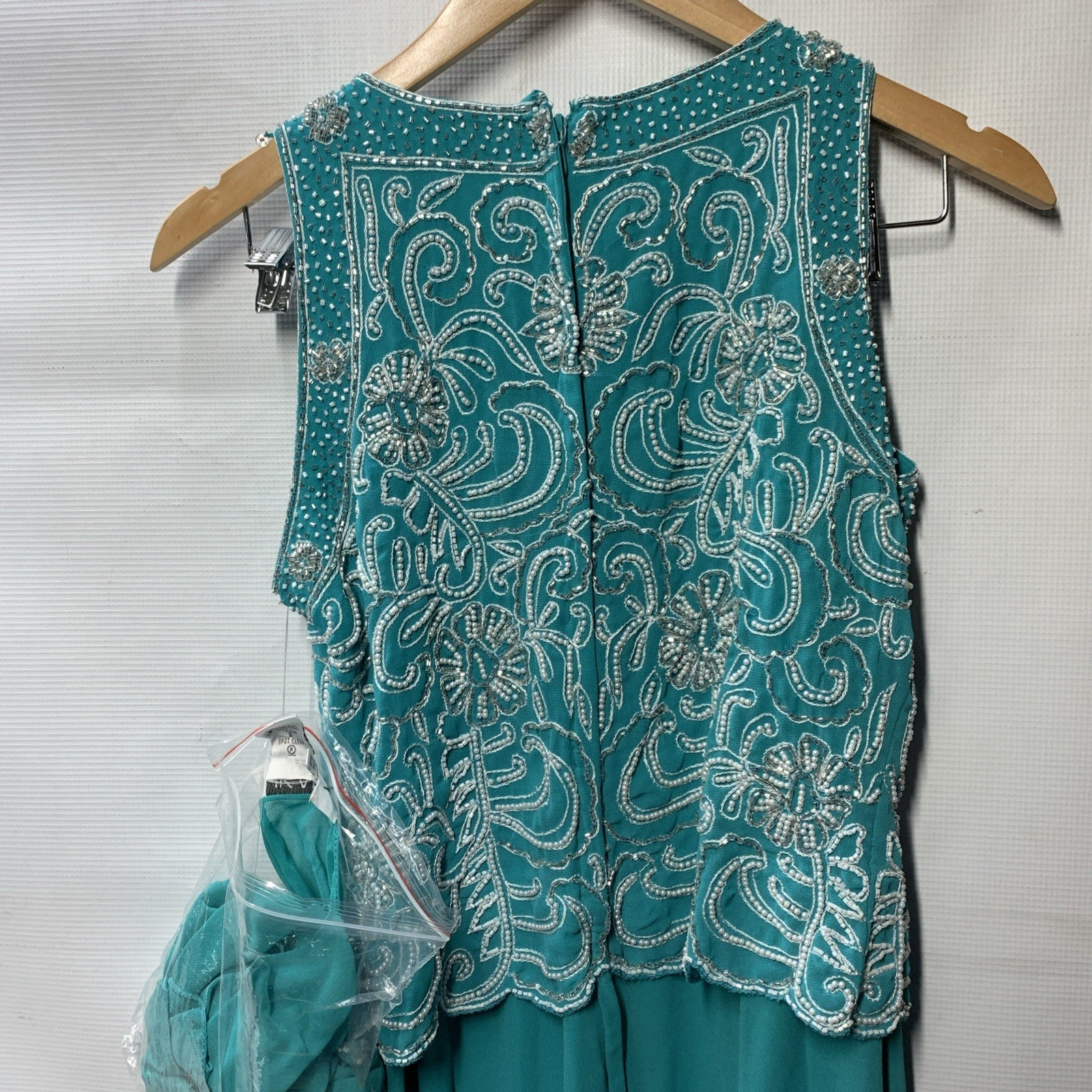 J Kara Sleeveless Scallop Trim Beaded Dress Wedding Formal with Scarf Size 6