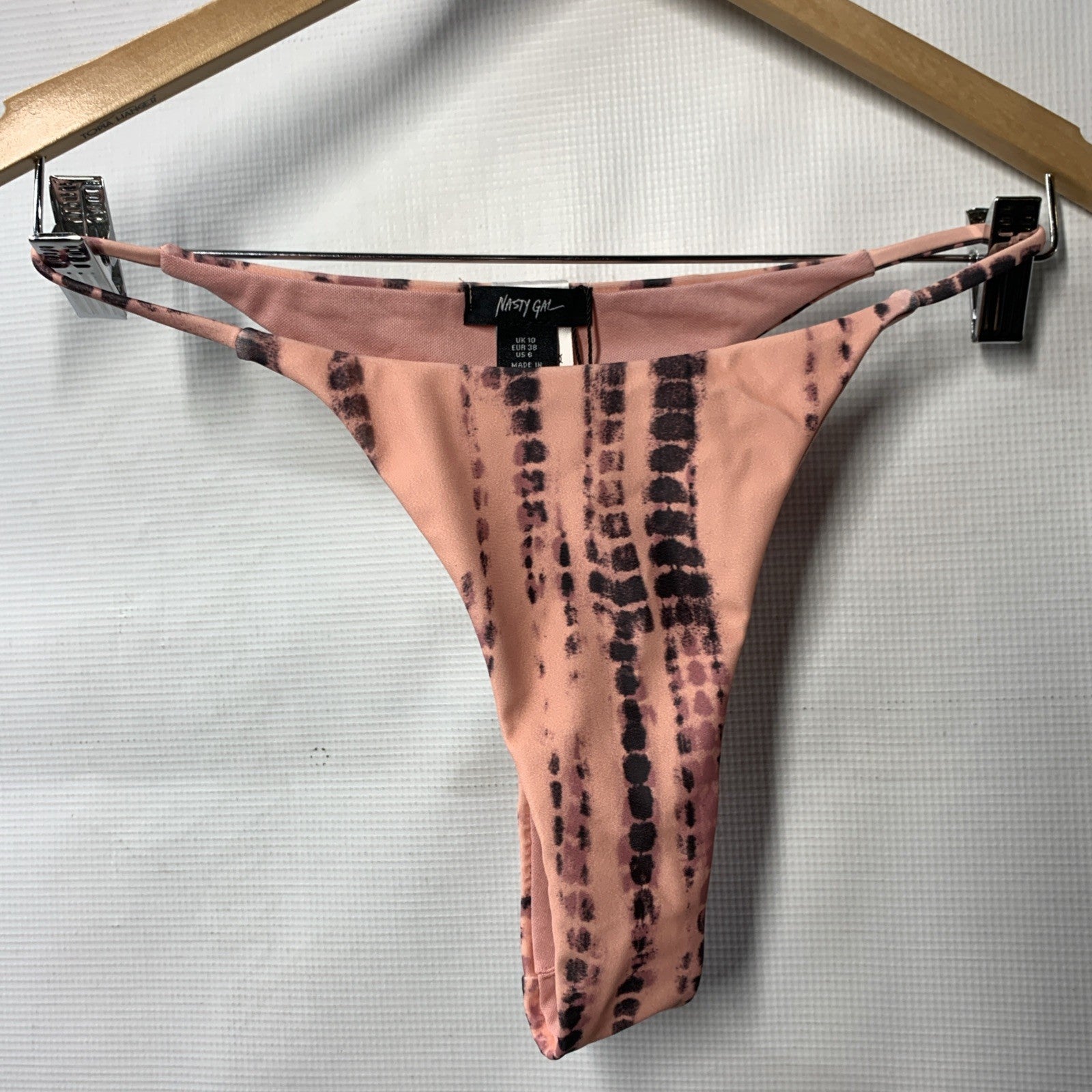 Women's Nasty Gal tie dye V wire 3-piece maxi skirt bikini set swimwear, size 6, with vibrant tie dye and adjustable straps.