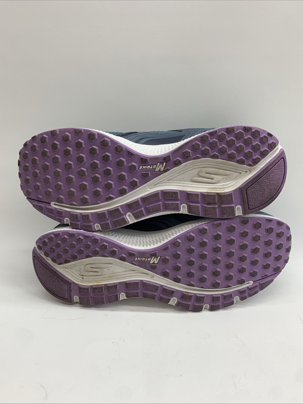 Skechers GO RUN Shoes Consistent 9.5 Blue Purple Air Cooled Goga Mat Lace-up