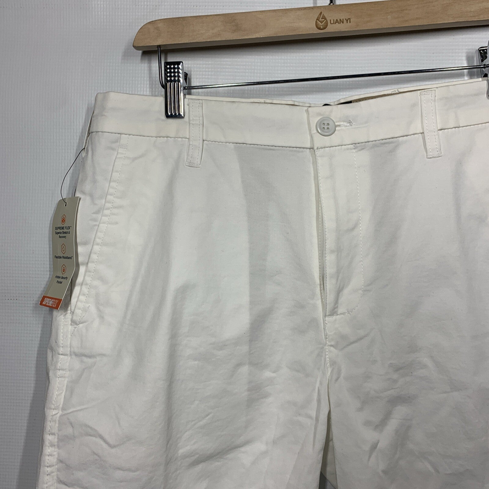 Dockers Men's Ultimate Short Fit Supreme Flex Flexible Waistband Size 32 White