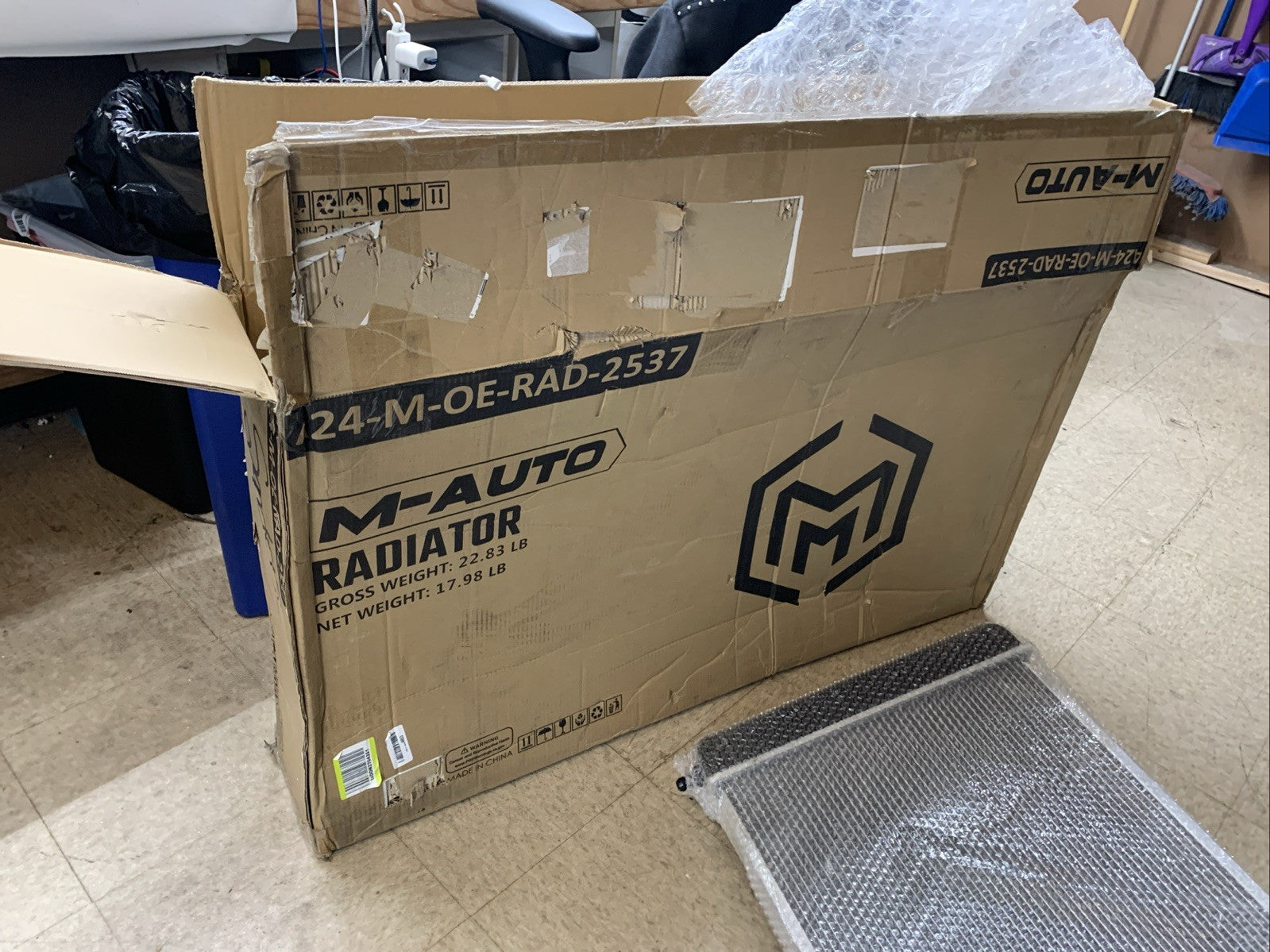 M-AUTO Aluminum Radiator Compatible with 01-02 Chevrolet GMC Silverado Sierra