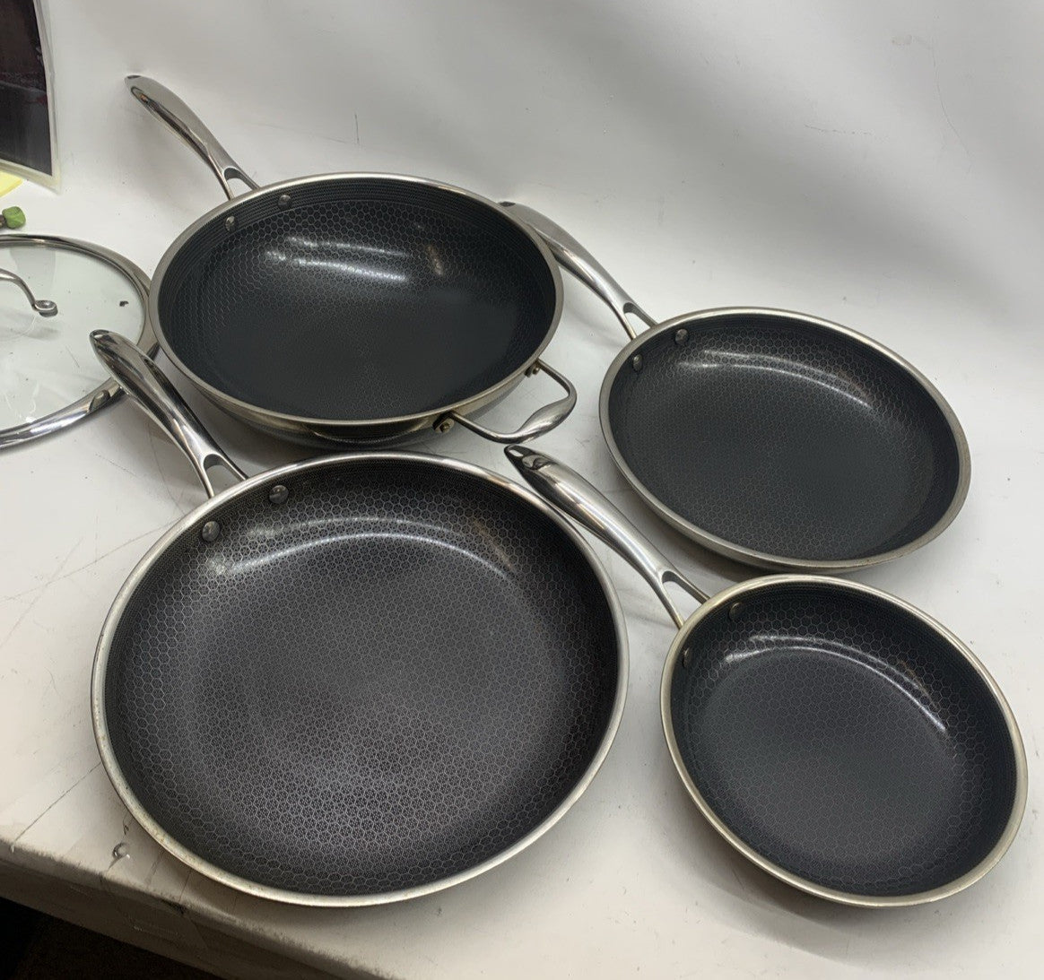 HexClad Hybrid Nonstick Cookware 7-Piece Pan Set with Cover Lid and Wok - USED
