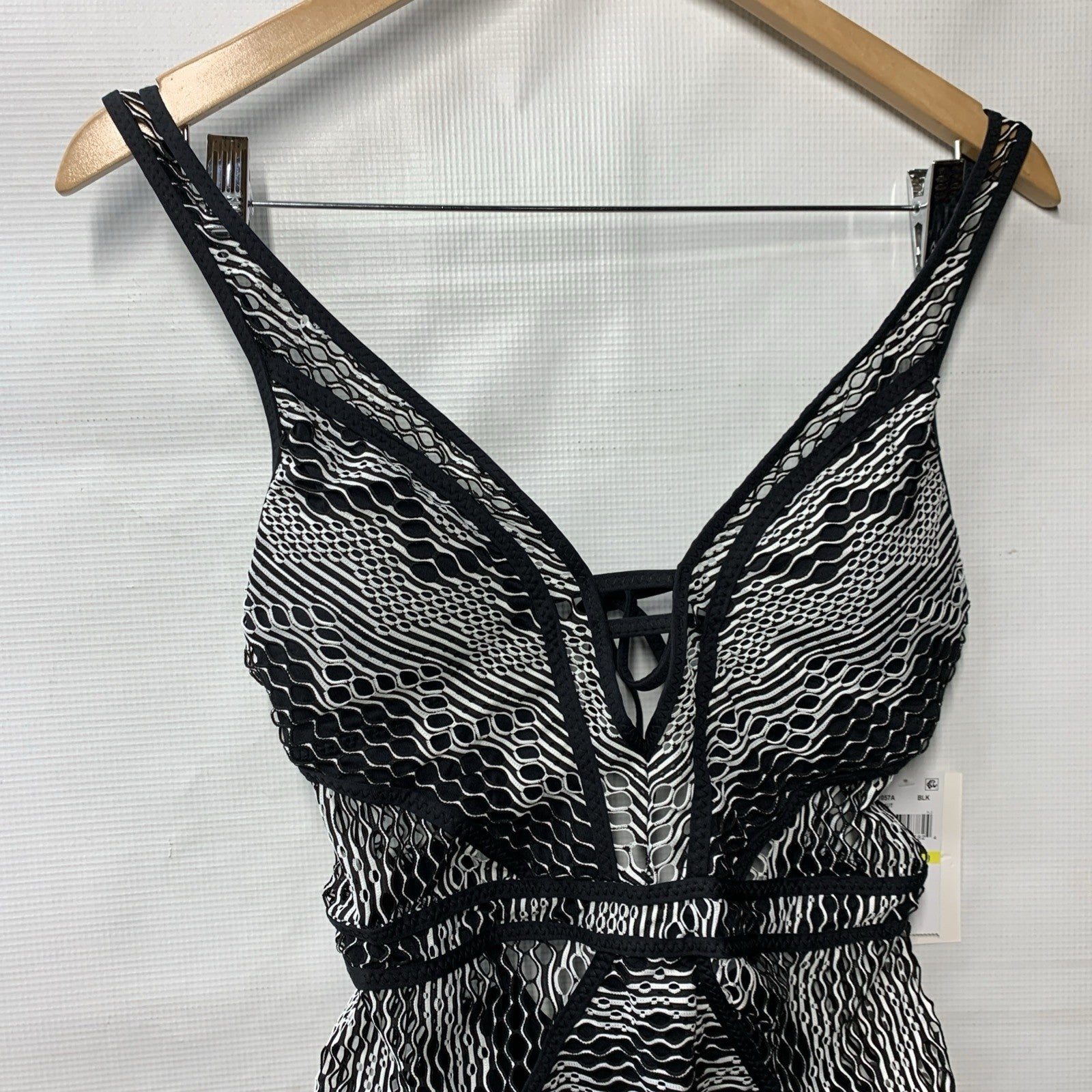 Rebecca Virtue Becca Color Play Crochet Plunge One-Piece Women's 551057A Medium