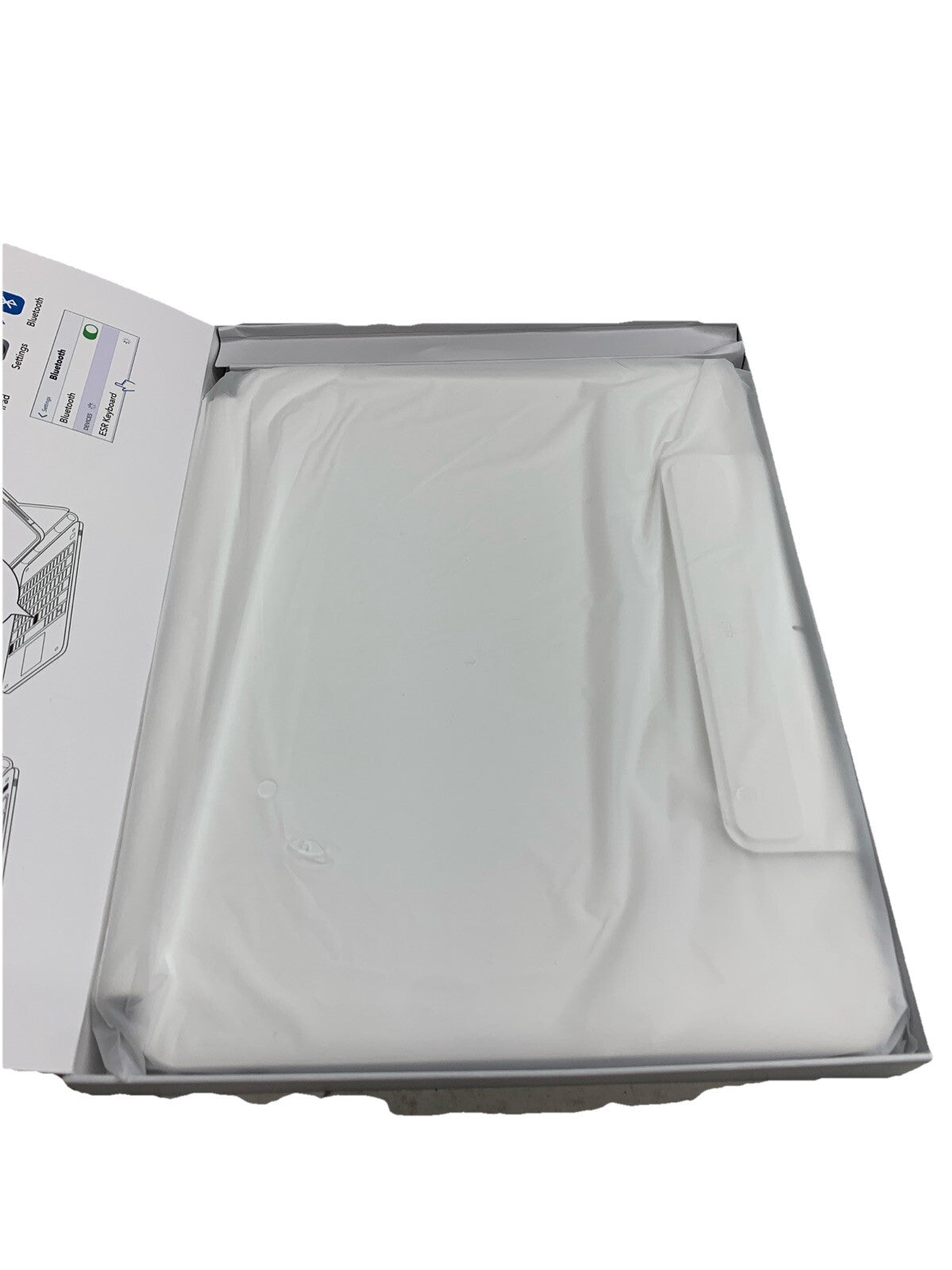 ESR Rebound Series Magnetic Keyboard Case 360 White Bluetooth w/Detachable Case