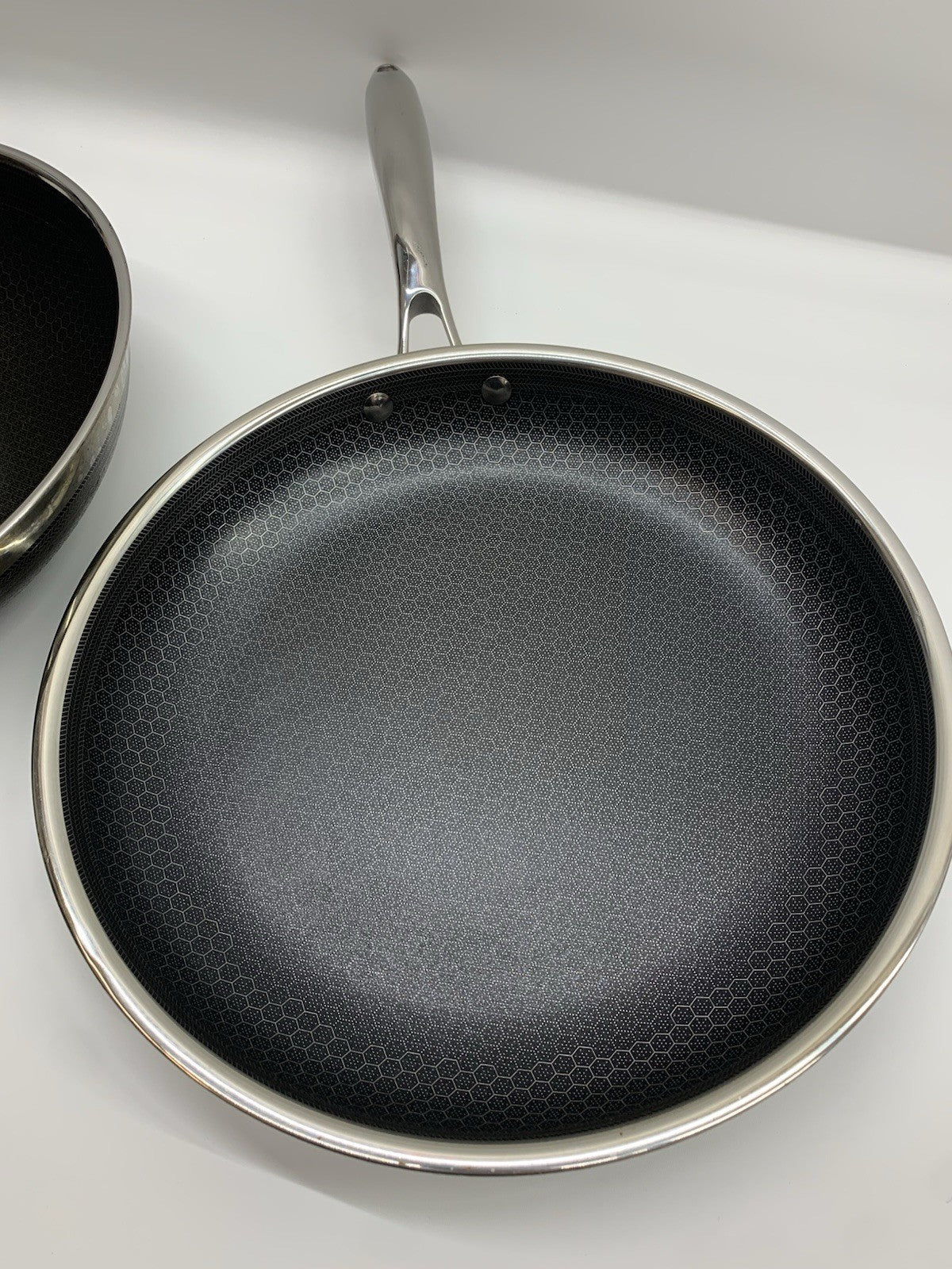 HexClad 12” 3-Piece Cookware Fry Pan Set with Cover Lid & 12