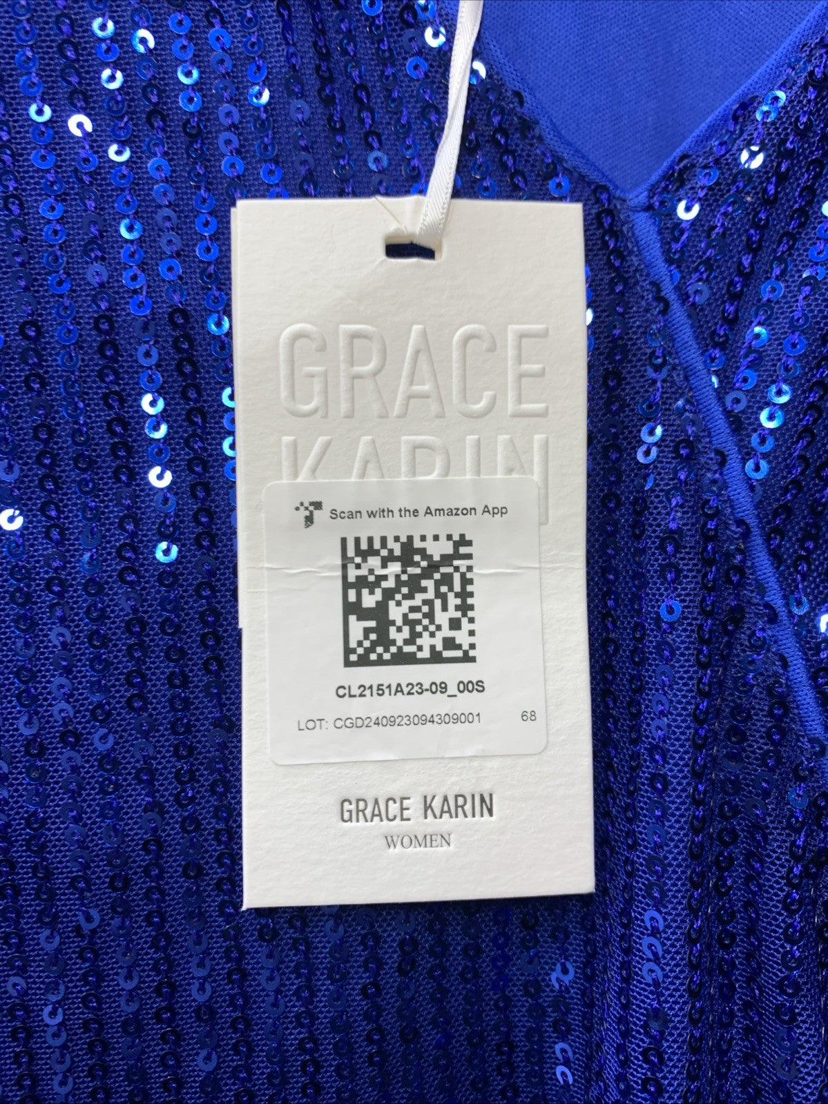 Blue women's sequin top with 3/4 sleeves, sparkly shimmer, from GRACE KARIN, styled with a flattering fit and glittering embellishments.