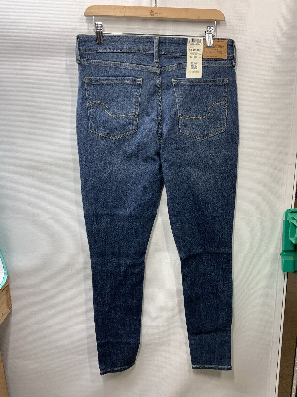 Signature by Levi Strauss & Co. Gold Label Womens Modern Skinny Jeans, Size 10