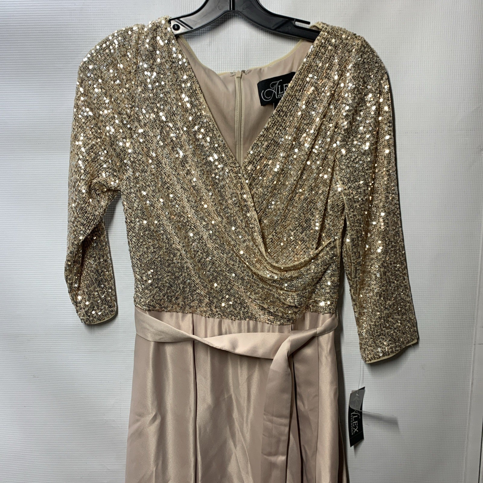 Alex Evenings Women's Ballgown Formal Event Dress V-neckline 3/4 Sleeve Size 6