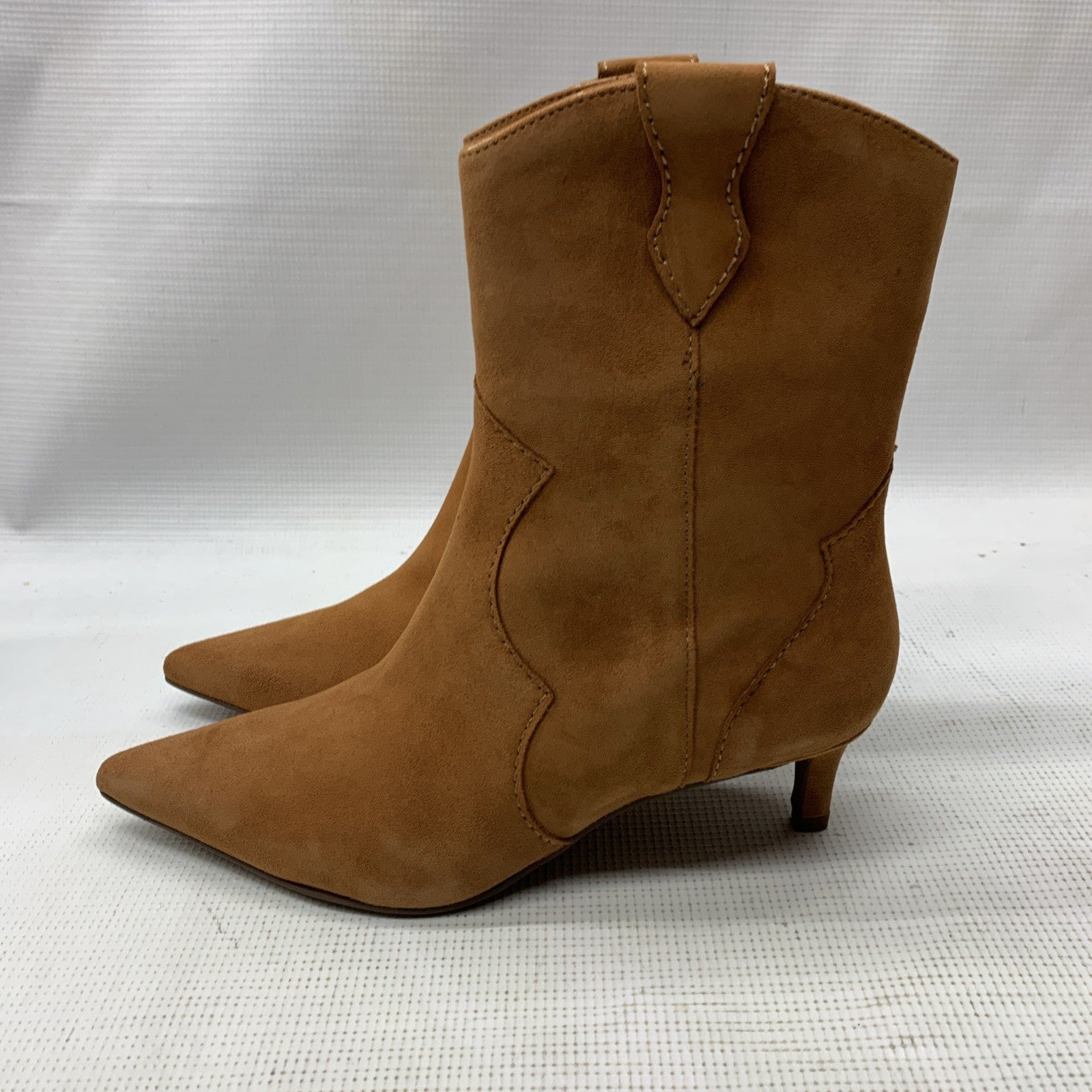 Seychelles Dallas Women's Boot Dallas Suede Tan Pointed Toe IB03075 Size 6.5