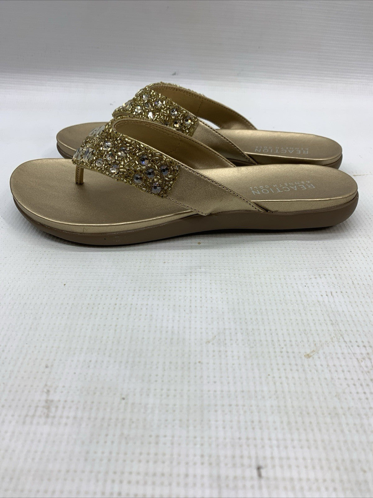 Kenneth Cole Reaction Womens Glam-Athon Gold Flip-Flops Size 6.5 Slip-on Sandal