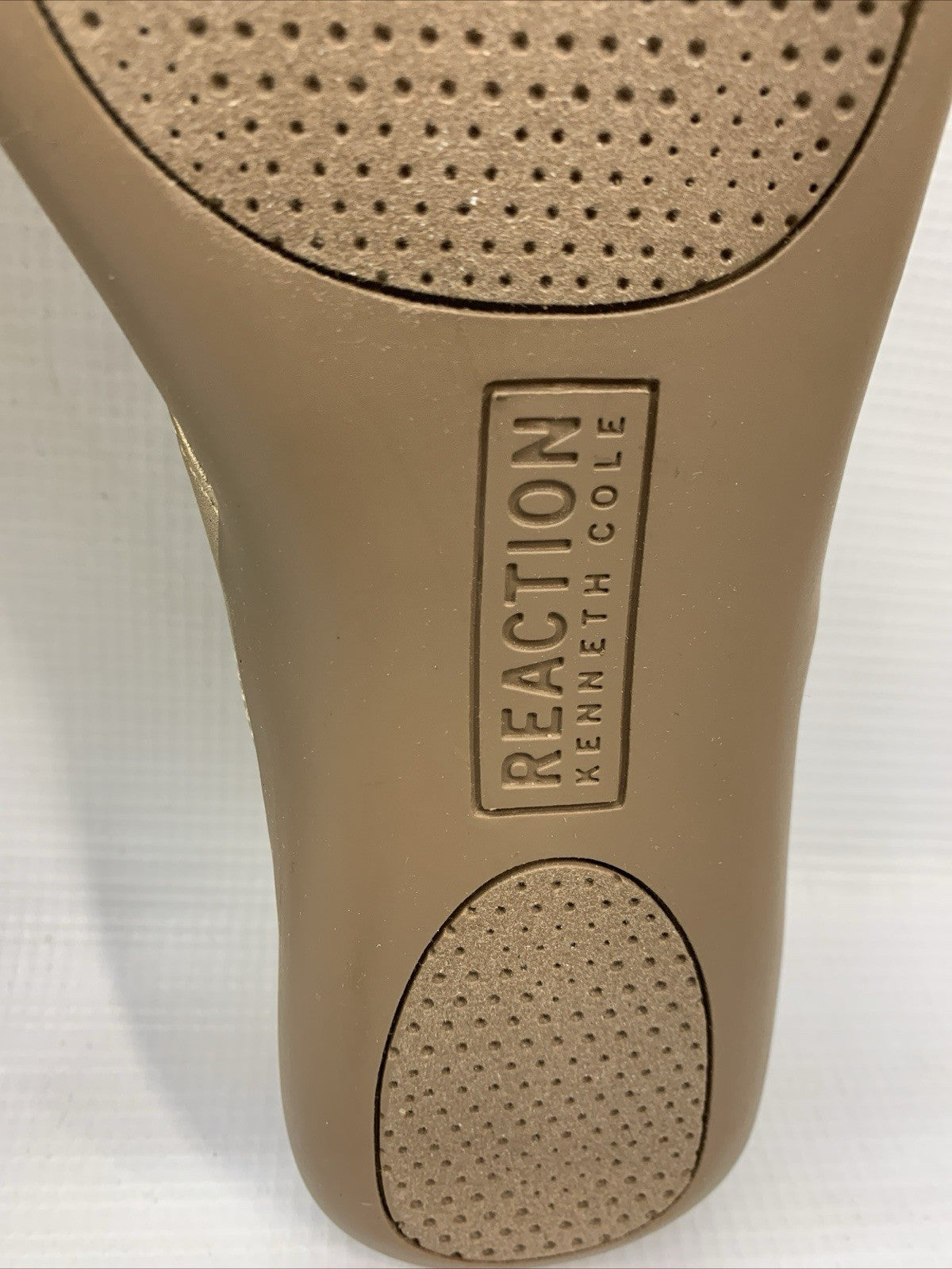 Kenneth Cole Reaction Womens Glam-Athon Gold Flip-Flops Size 6.5 Slip-on Sandal