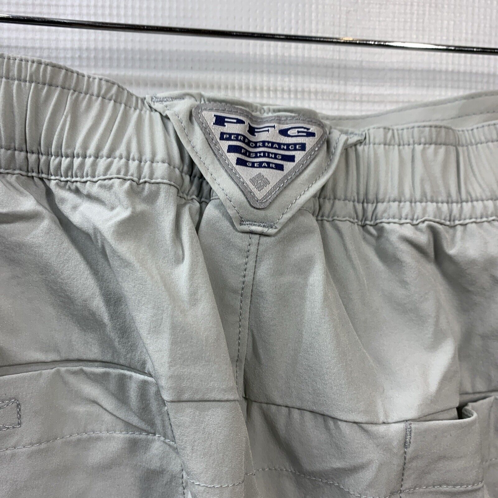 Columbia Mens Permit III Shorts Gray Size Medium with Hand, Back, Cargo Pockets
