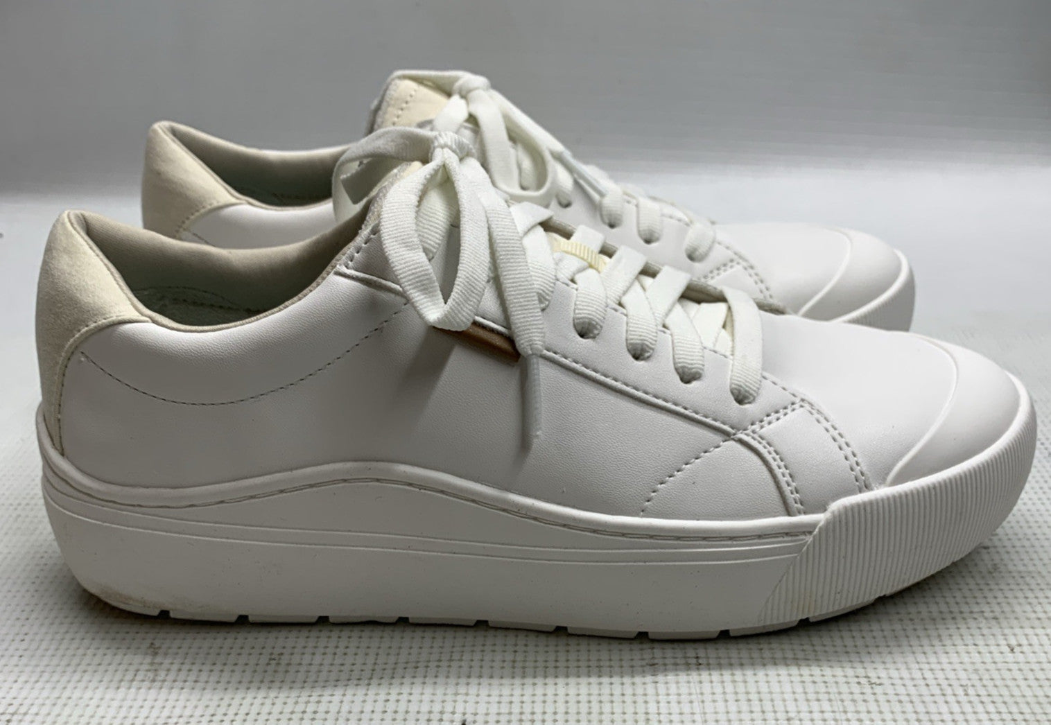 Dr. Scholls Time Off Shoes Womens Size 9W White Lace Up Low Top Sneaker Low-top