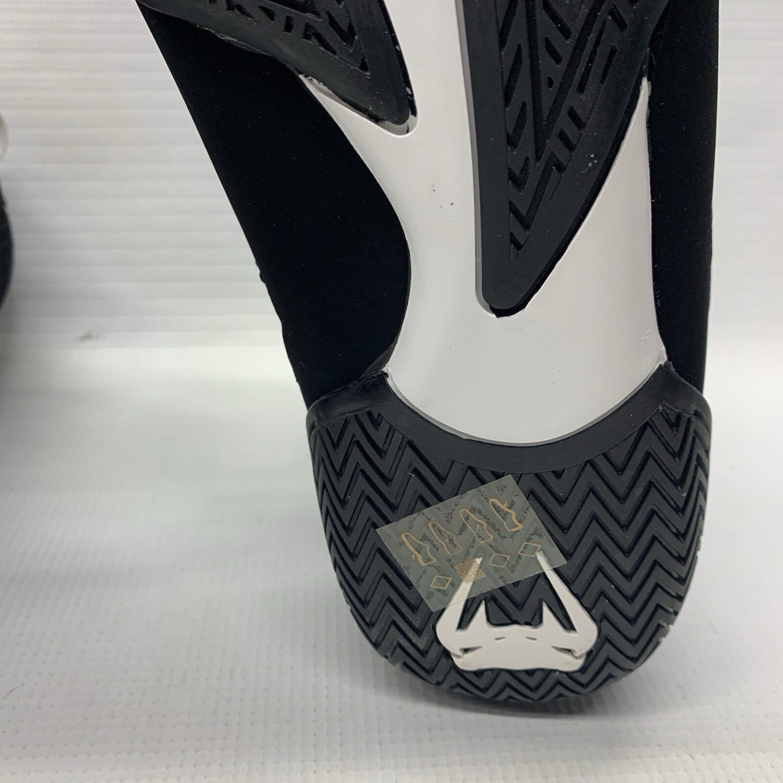 Venum Contender Mens 8.5 High Top Boxing/MMA Shoes Black/White Mid-cut Lace-up