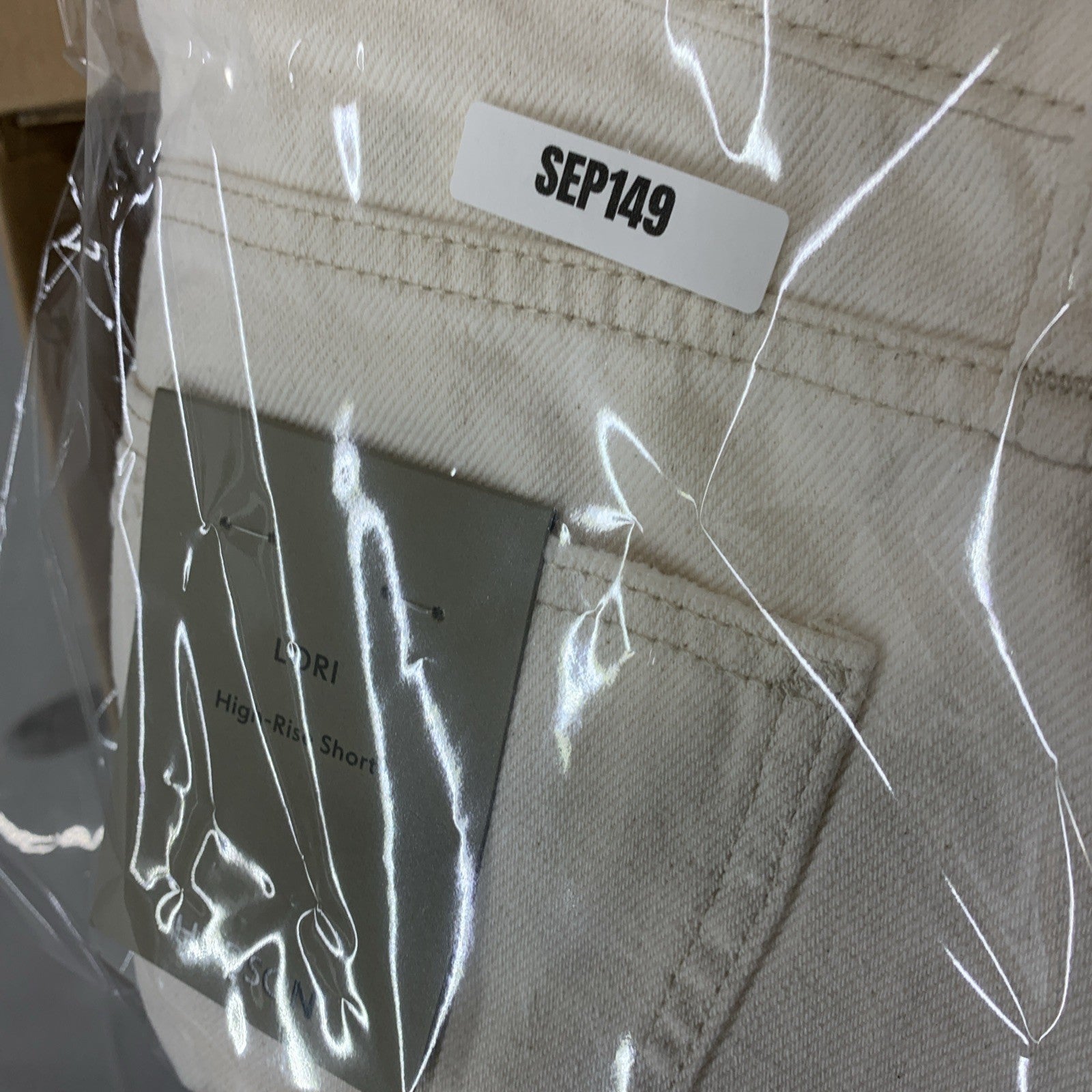 HUDSON Women's Lori Star Studded High Rise Cut Off Short Size 30 with Pockets